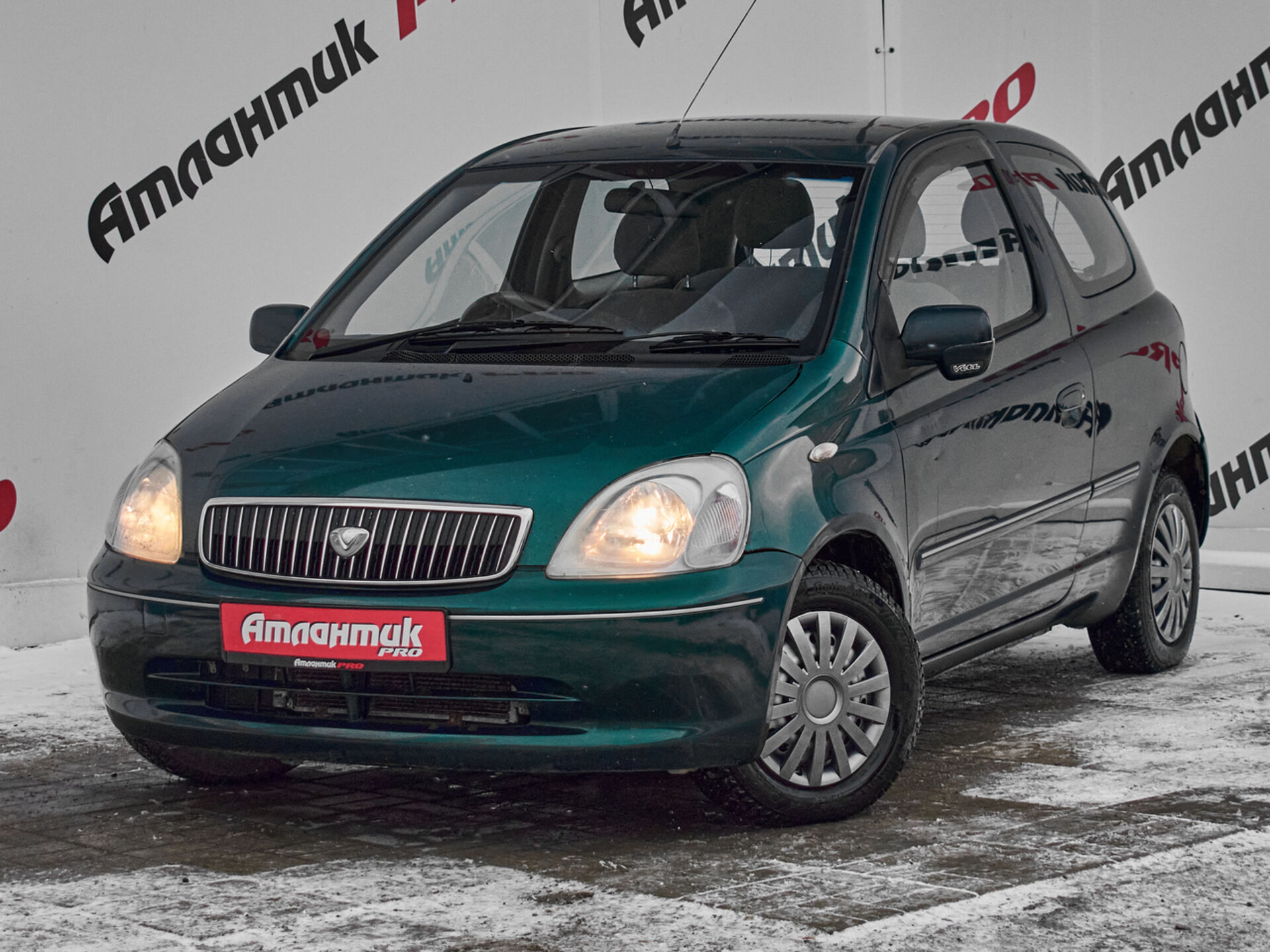 Купить Toyota Vitz 1.3 AT (86 л.с.), 2000 в Екатеренбурге