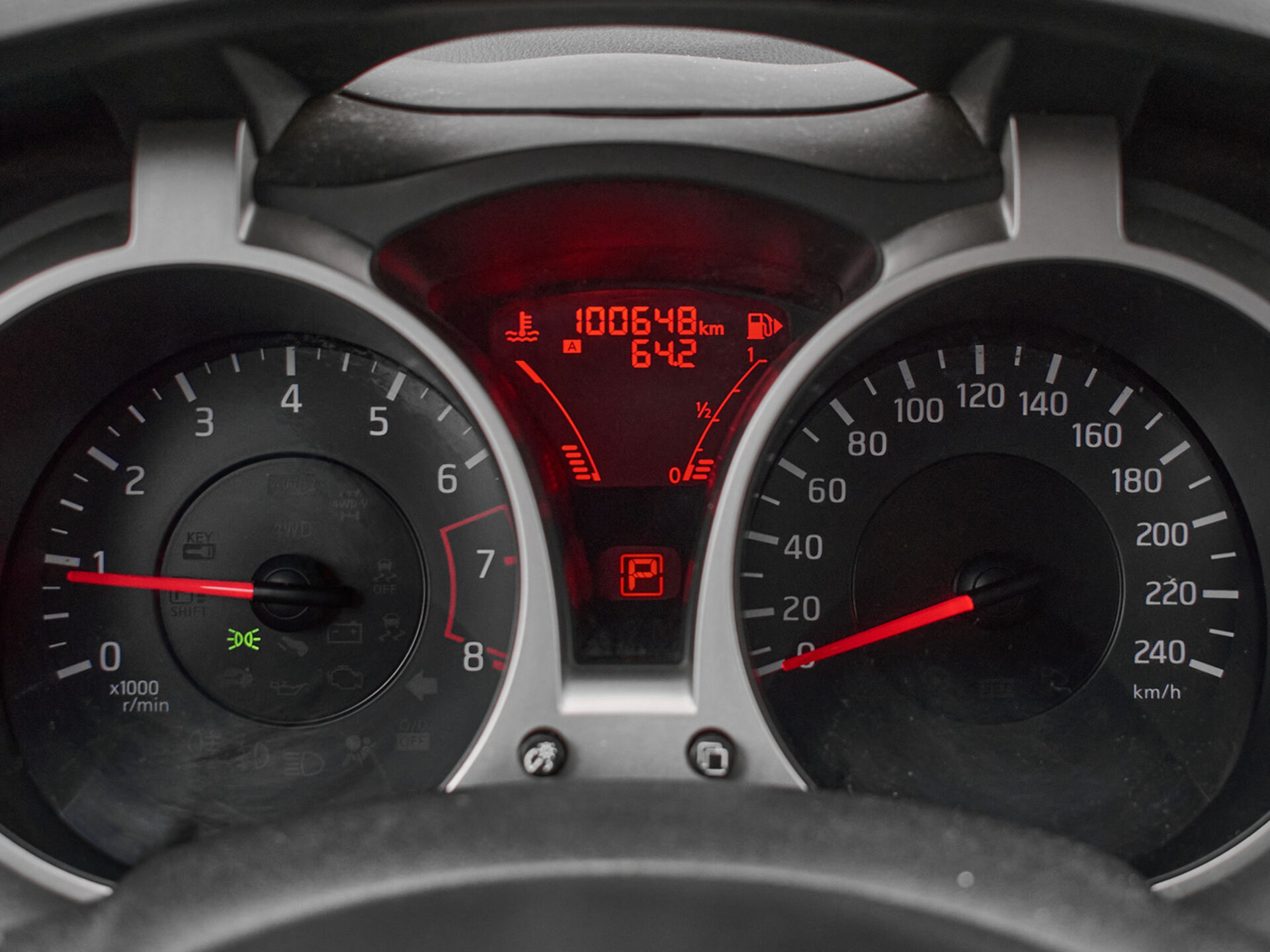 Купить Nissan Juke 1.6 CVT (117 л.с.), 2014 в Екатеренбурге