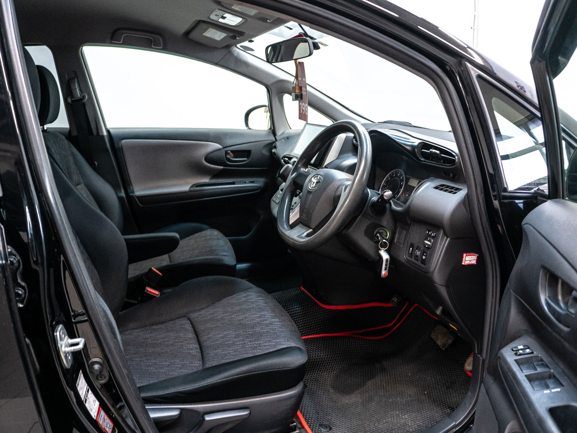 Toyota Wish 2012 9
