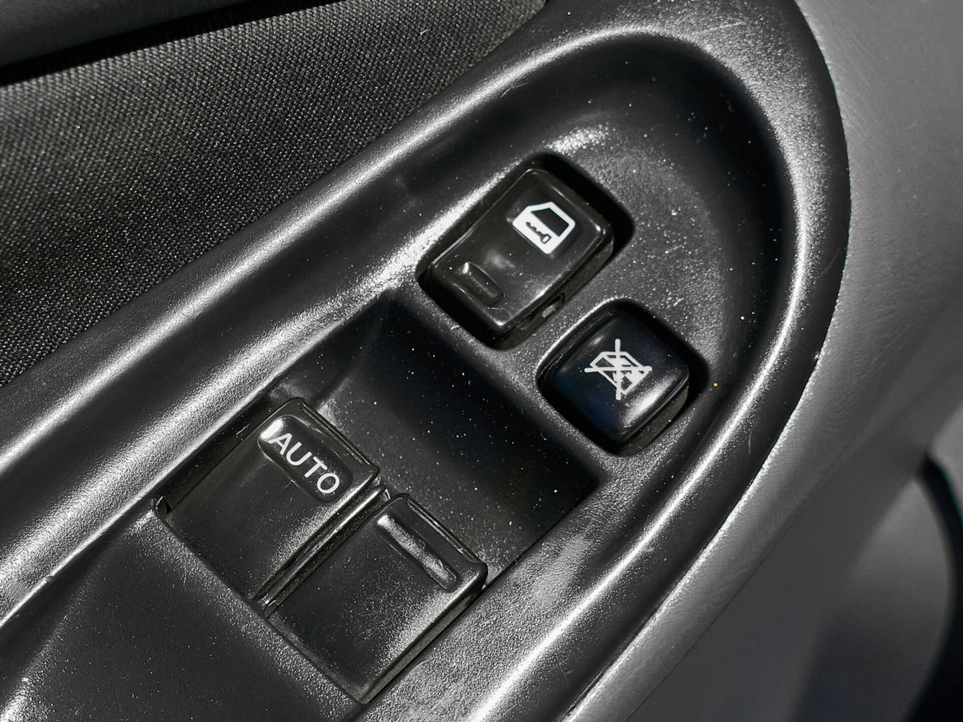 Купить Nissan Almera 1.8 MT (116 л.с.), 2004 в Екатеренбурге