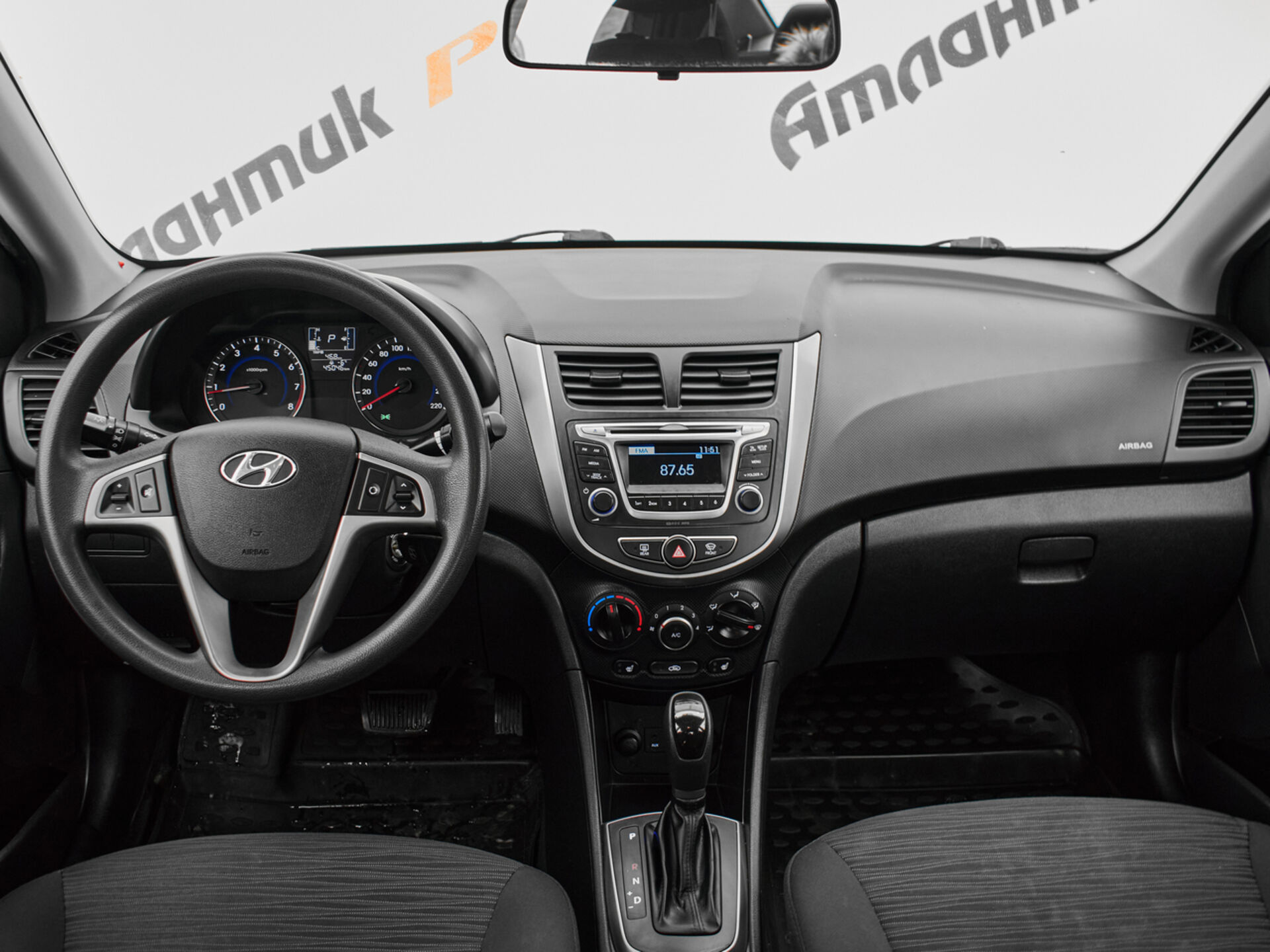 Купить Hyundai Solaris 1.6 AT (123 л.с.), 2015 в Екатеренбурге