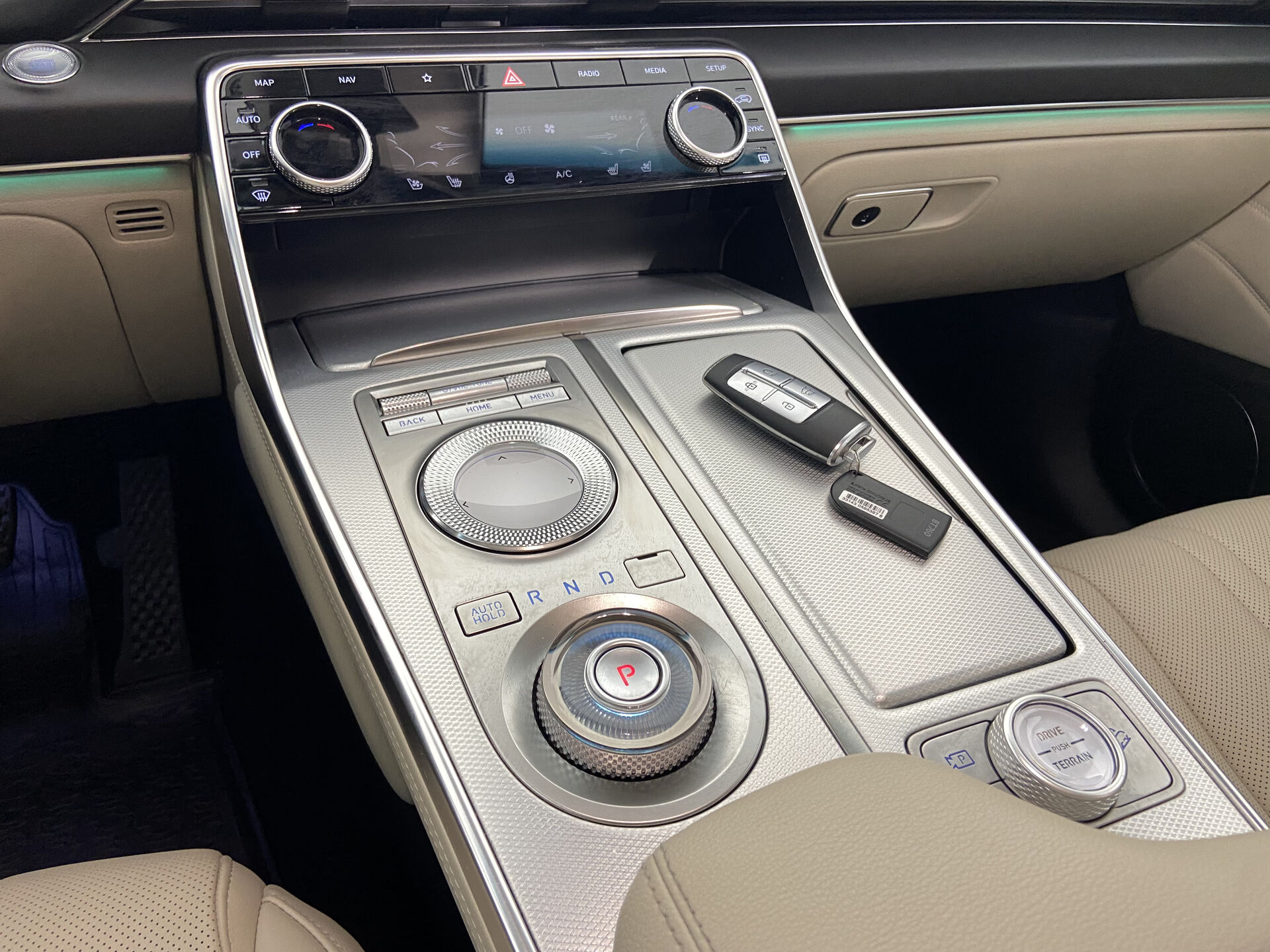 Genesis GV80 Premium + Comfort + Третий ряд сидений 2021 г.в., 54 571 км.