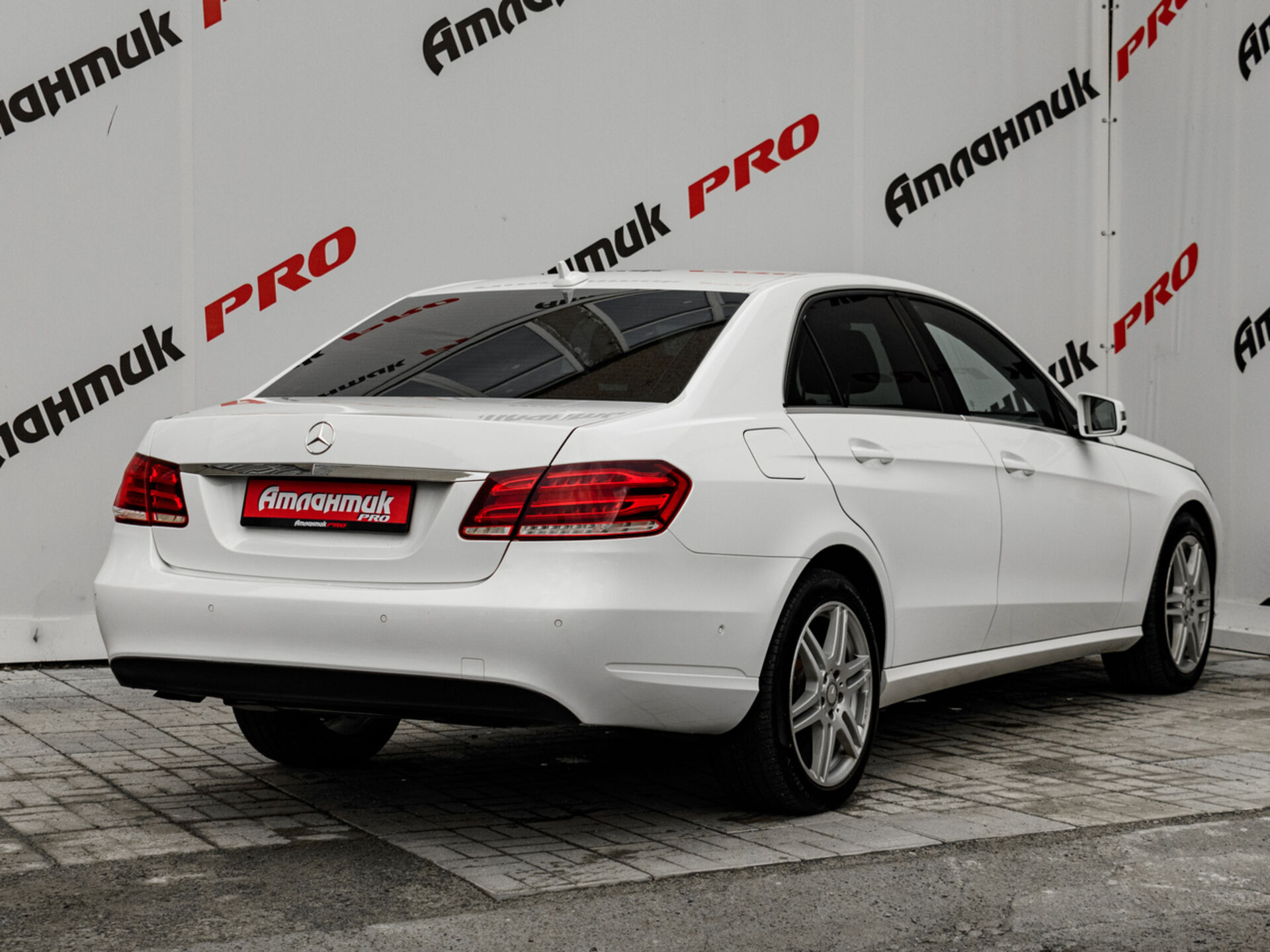 Купить Mercedes-Benz E-Класс 200 2.0 AT (184 л.с.), 2014 в Екатеренбурге