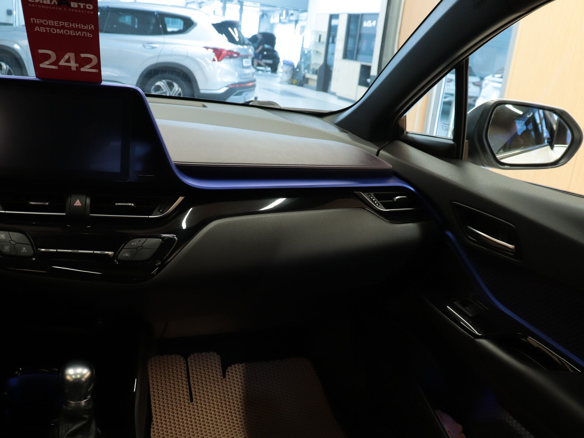 Toyota C-HR 2020 10