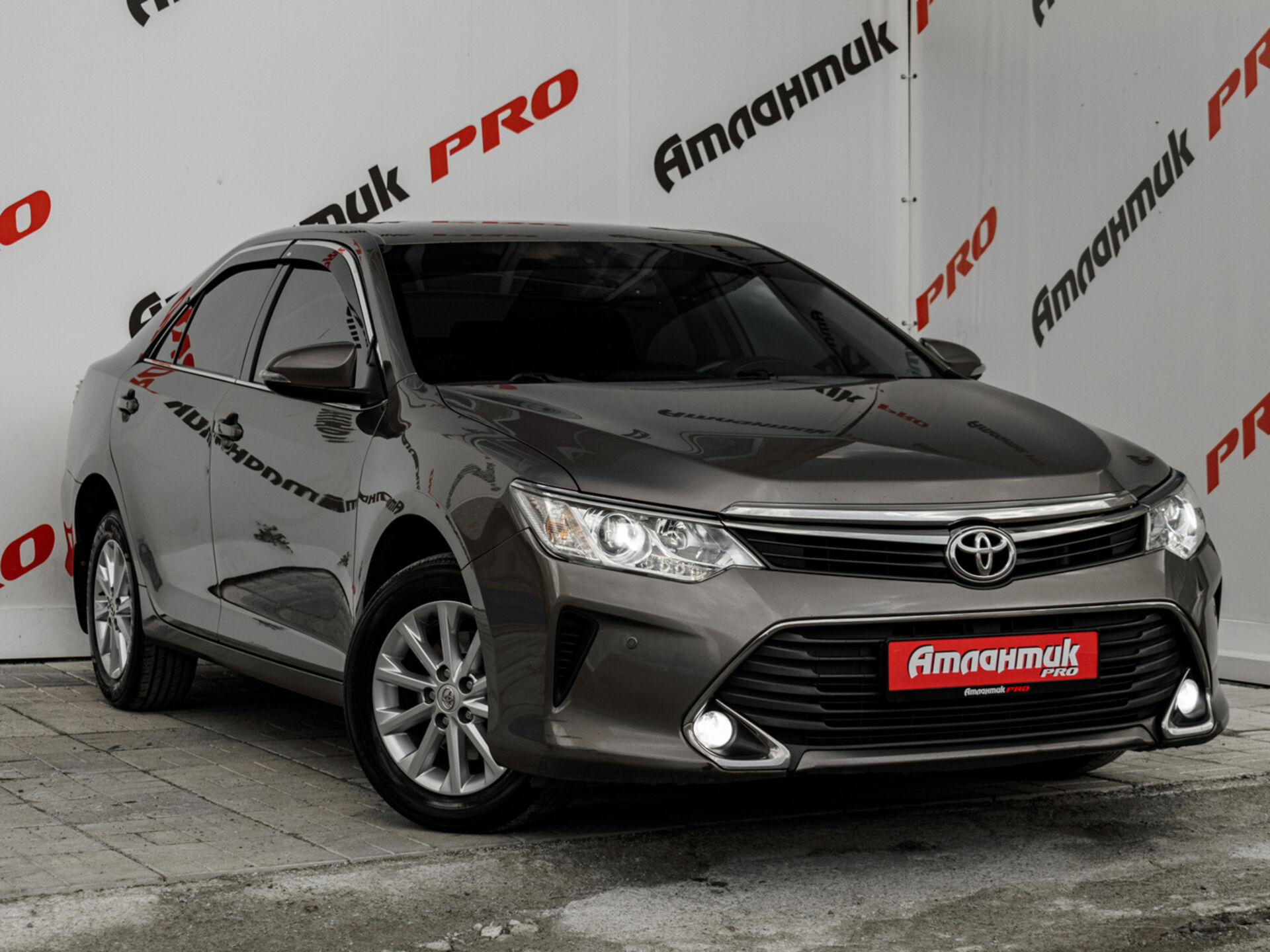 Купить Toyota Camry 2.0 AT (150 л.с.), 2015 в Екатеренбурге