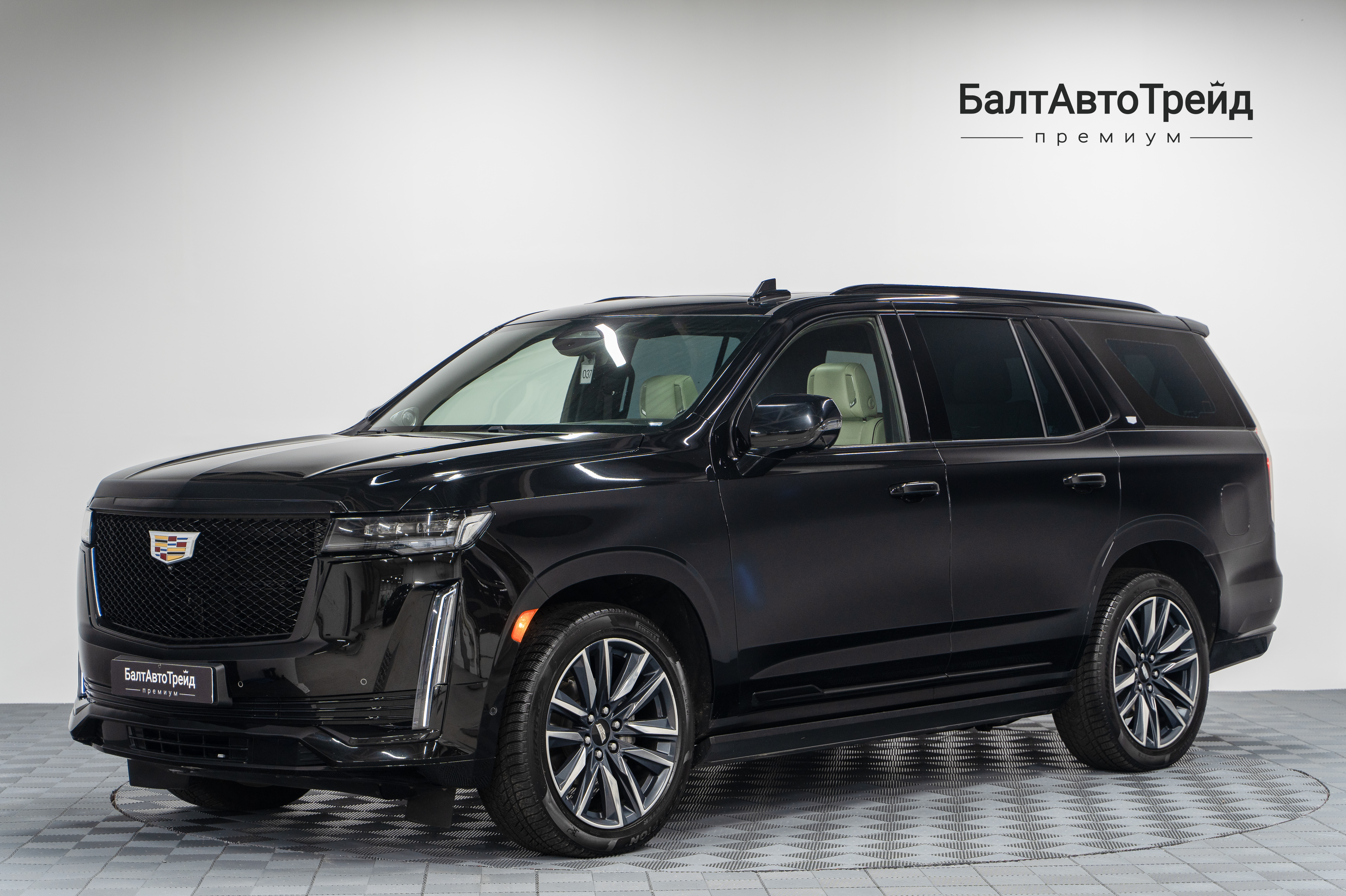 Купить авто с пробегом Cadillac Escalade 6.2 AT (420 л.с.) 4WD в БалтАвтоТрейд-М