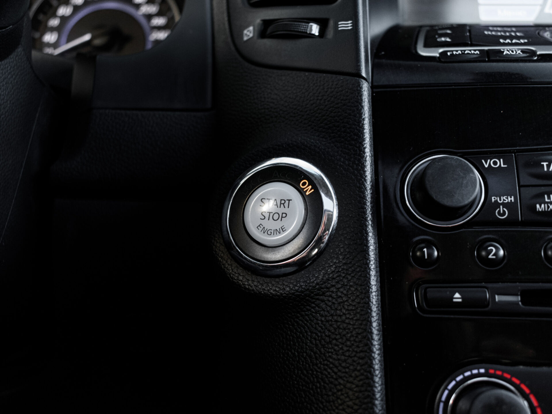 Купить Infiniti QX70 3.0d AT (238 л.с.) 4WD, 2014 в Екатеренбурге