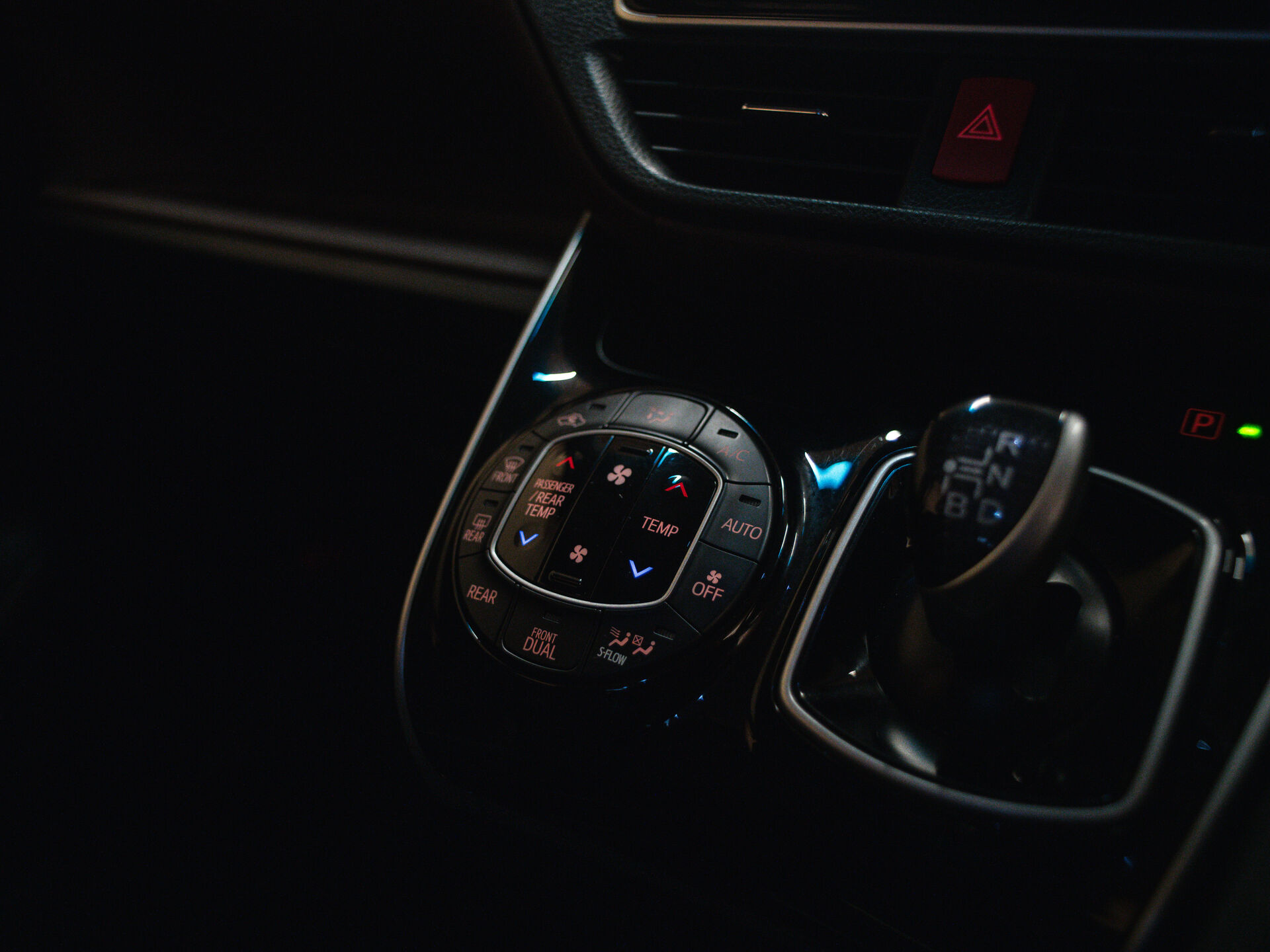 Toyota Esquire 2015 14