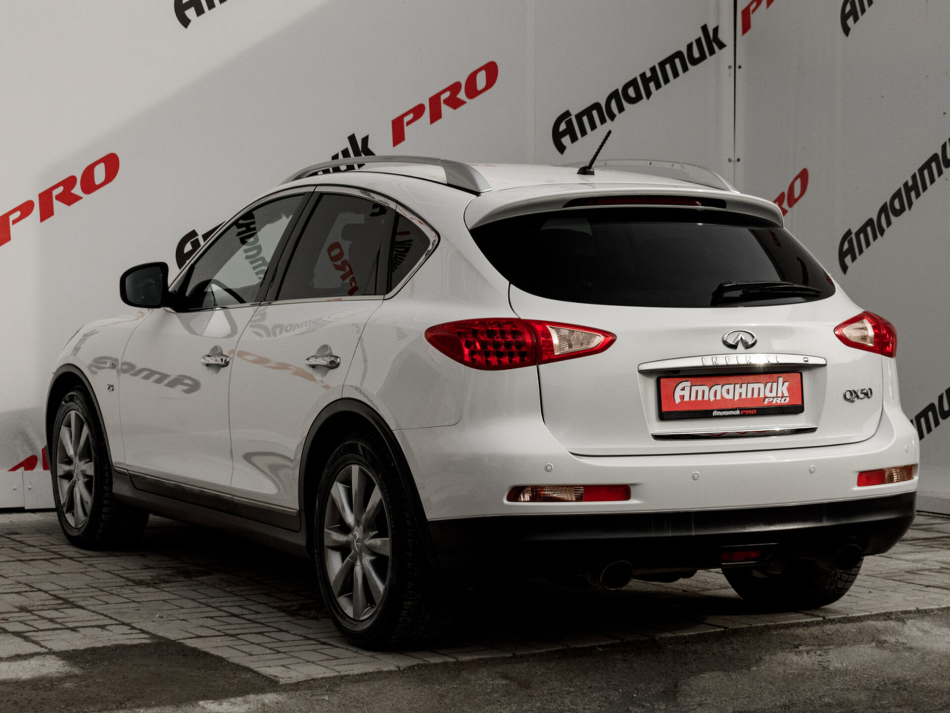 Купить Infiniti QX50 2.5 AT (222 л.с.) 4WD, 2014 в Екатеренбурге