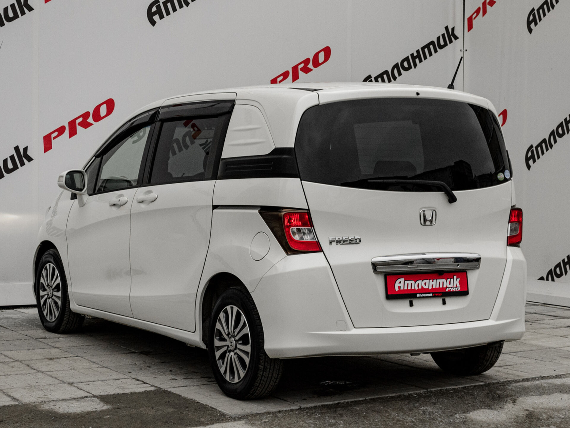 Купить Honda Freed 1.5 CVT (118 л.с.), 2012 в Екатеренбурге