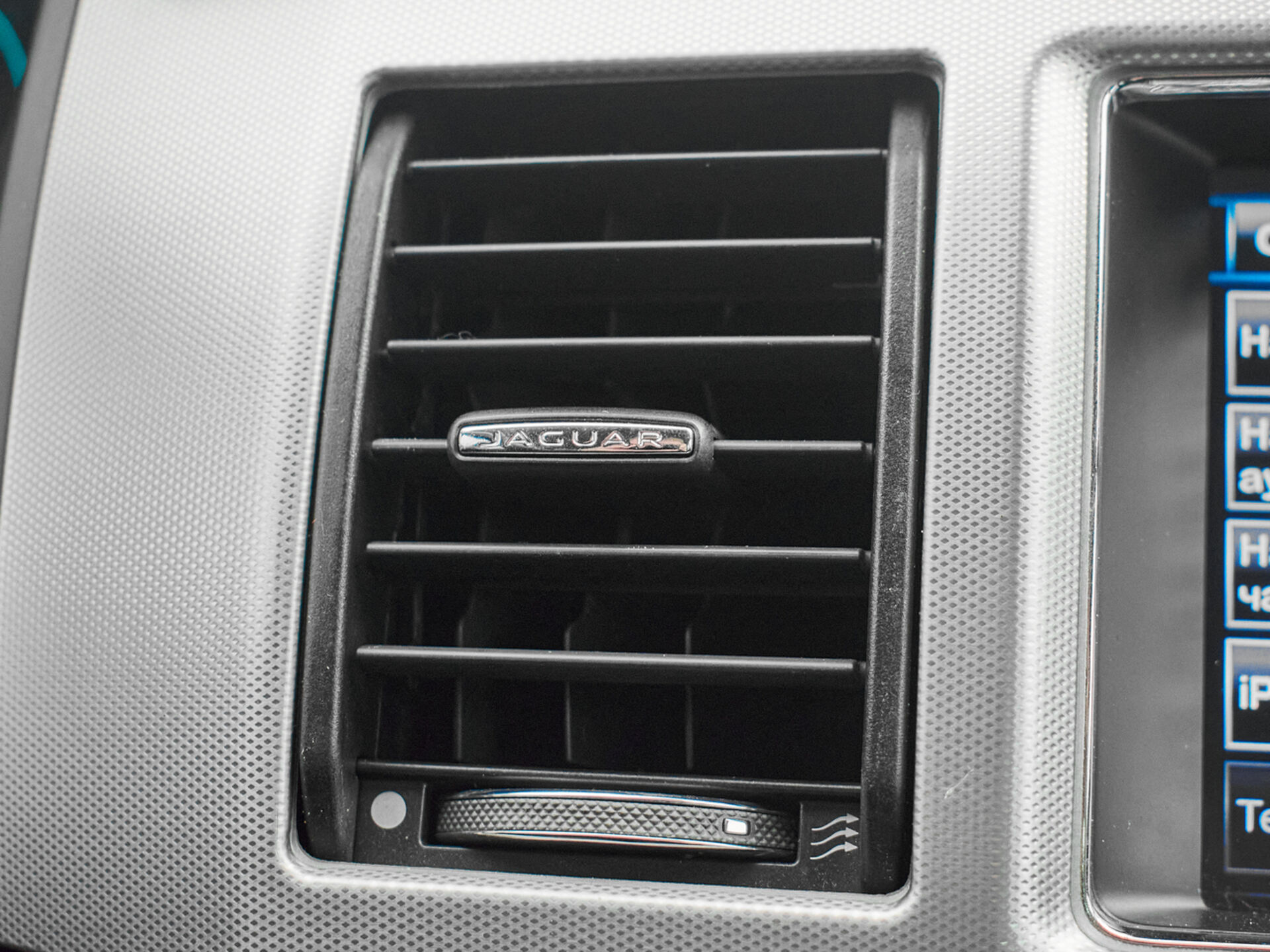 Купить Jaguar XF 2.0 AT (240 л.с.), 2014 в Екатеренбурге