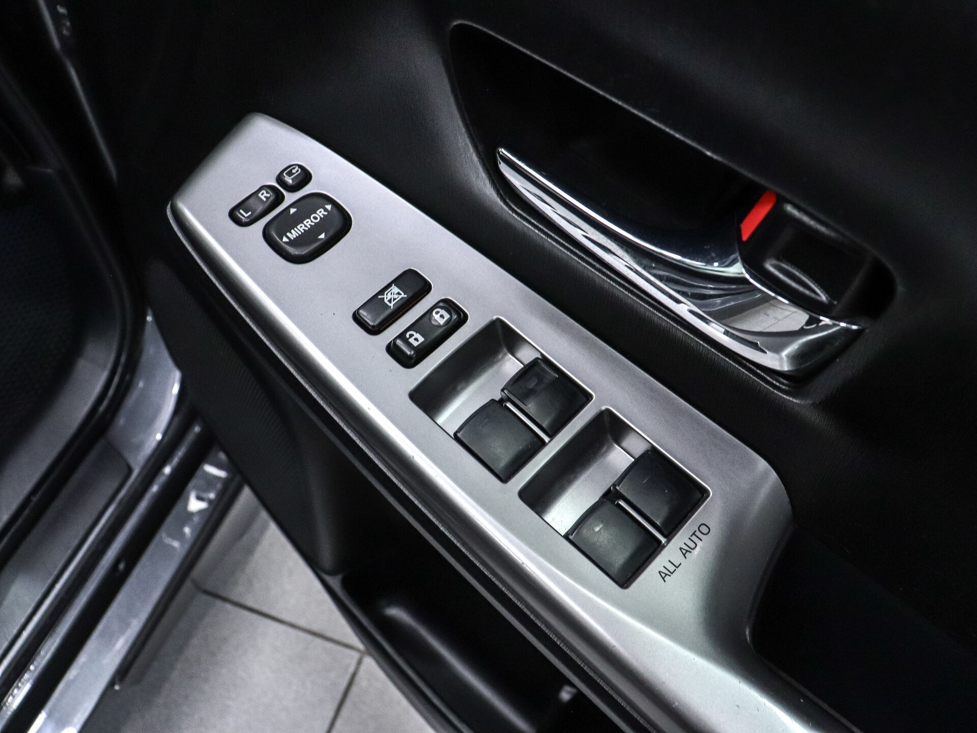 Toyota Prius Alpha 2018 7