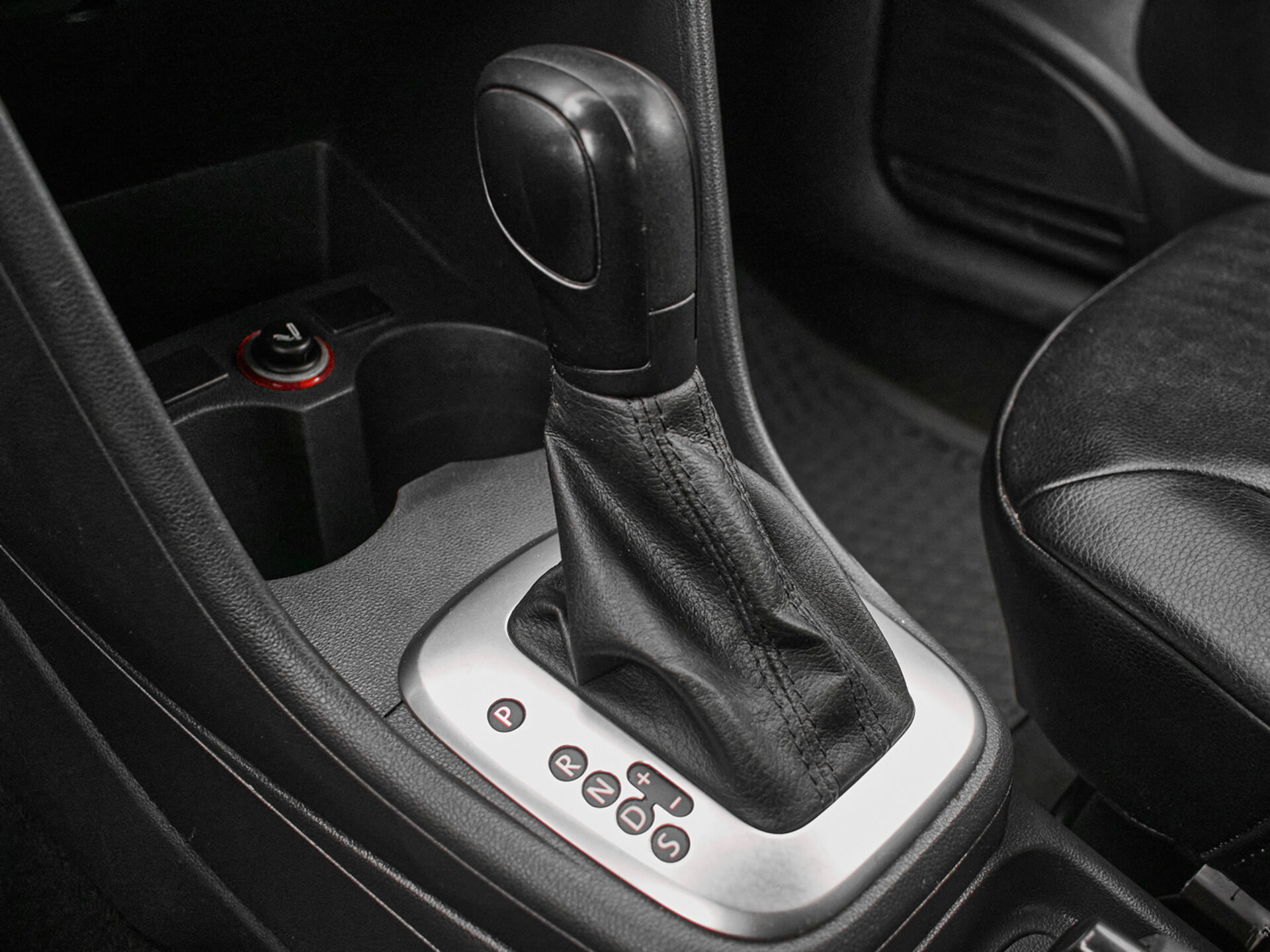 Купить Volkswagen Polo 1.6 AT (105 л.с.), 2015 в Екатеренбурге