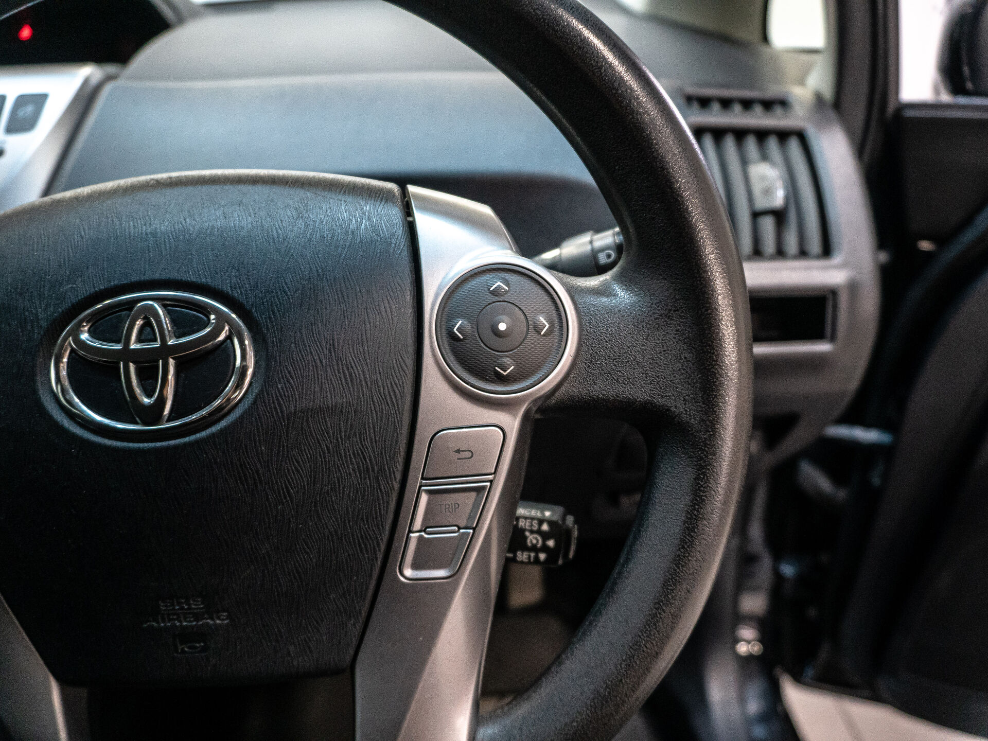Toyota Prius Alpha 2015 13