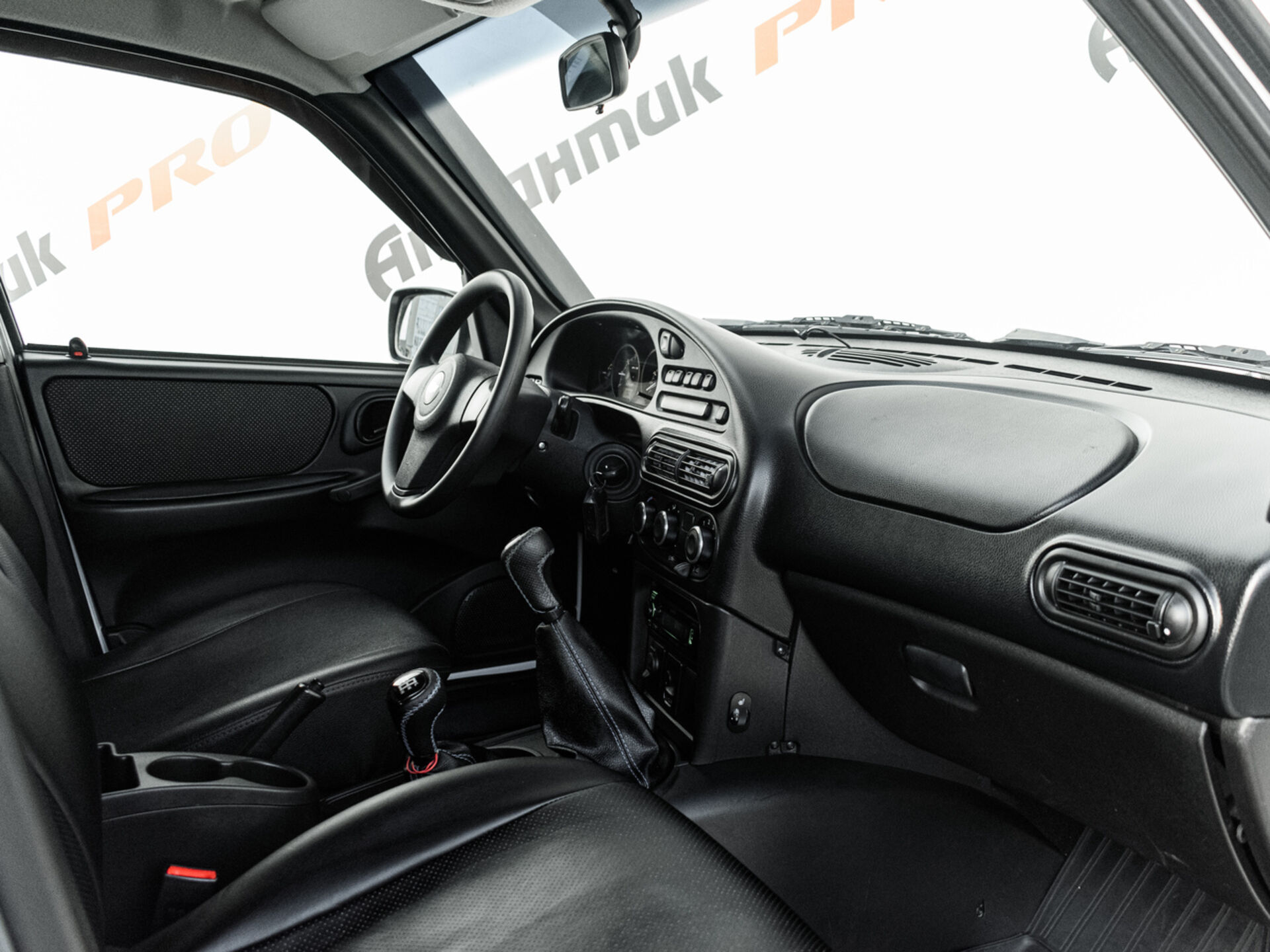 Купить Chevrolet Niva 1.7 MT (80 л.с.) 4WD, 2018 в Екатеренбурге