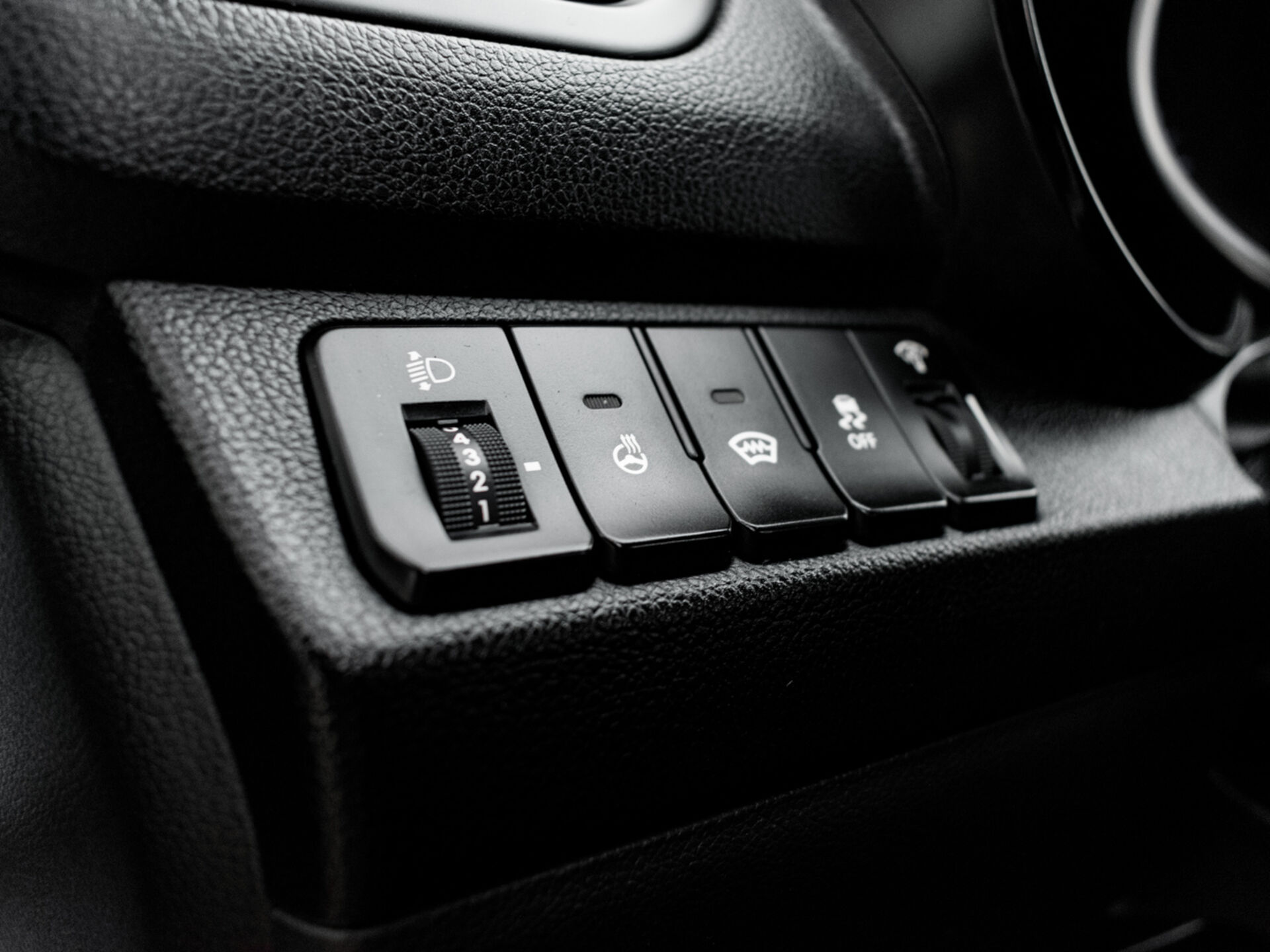 Купить Kia Rio 1.6 AT (123 л.с.), 2015 в Екатеренбурге