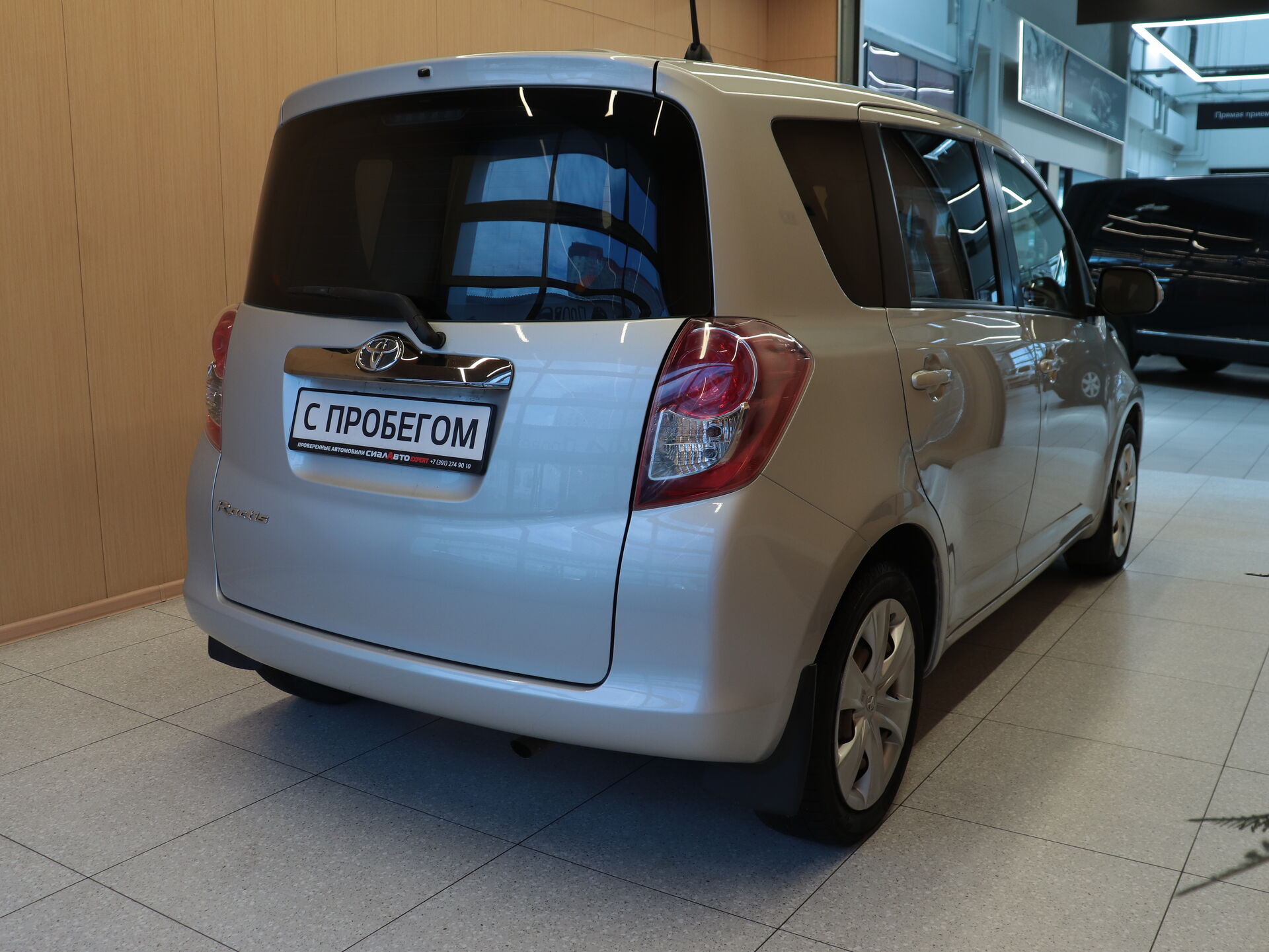 Toyota Ractis 2010 3