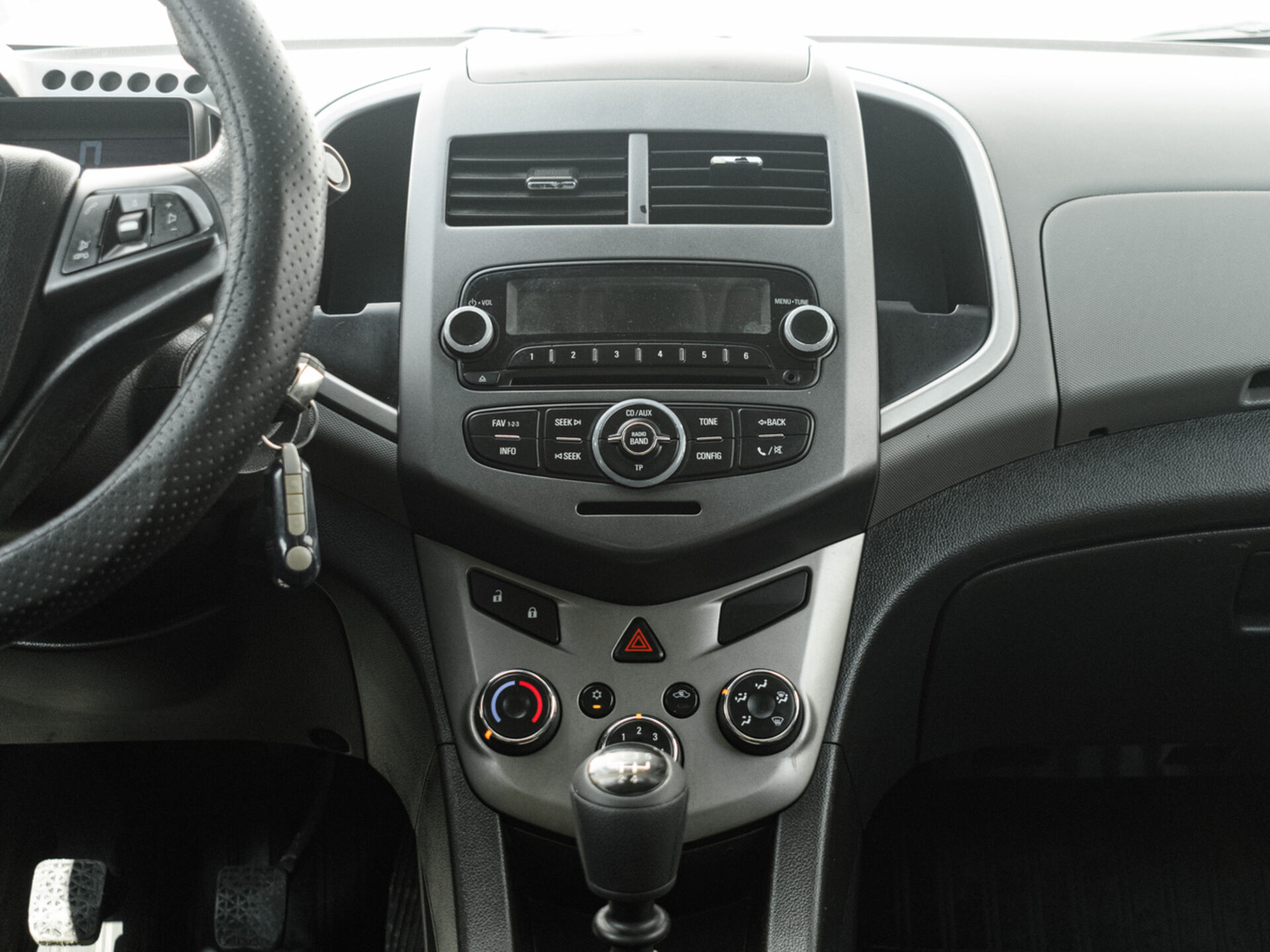 Купить Chevrolet Aveo 1.6 MT (115 л.с.), 2012 в Екатеренбурге