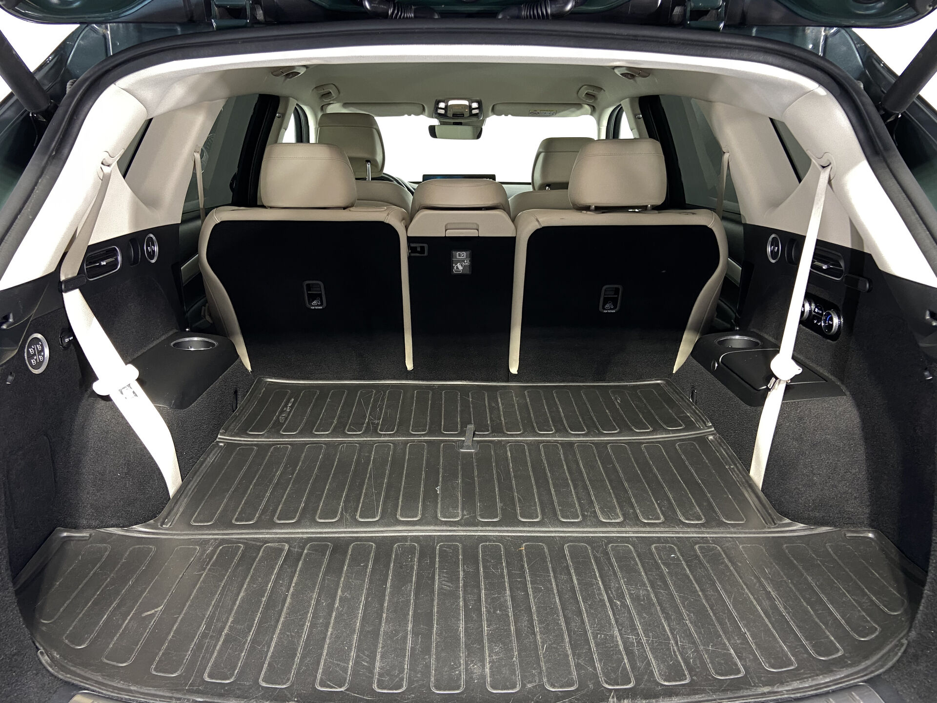 Genesis GV80 Premium + Comfort + Третий ряд сидений 2021 г.в., 54 571 км.