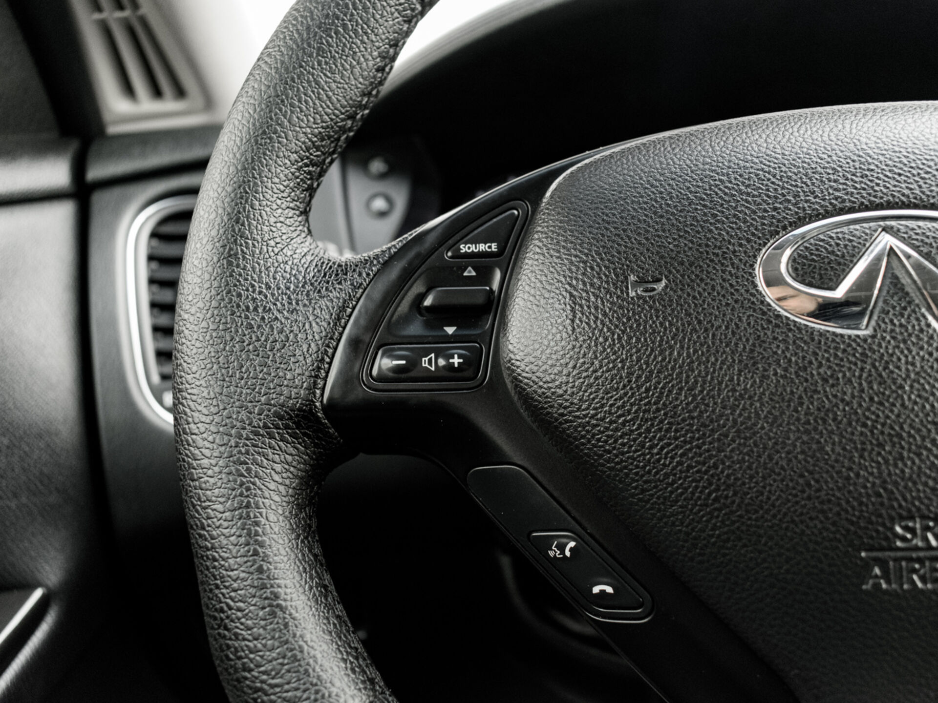 Купить Infiniti QX50 2.5 AT (222 л.с.) 4WD, 2014 в Екатеренбурге