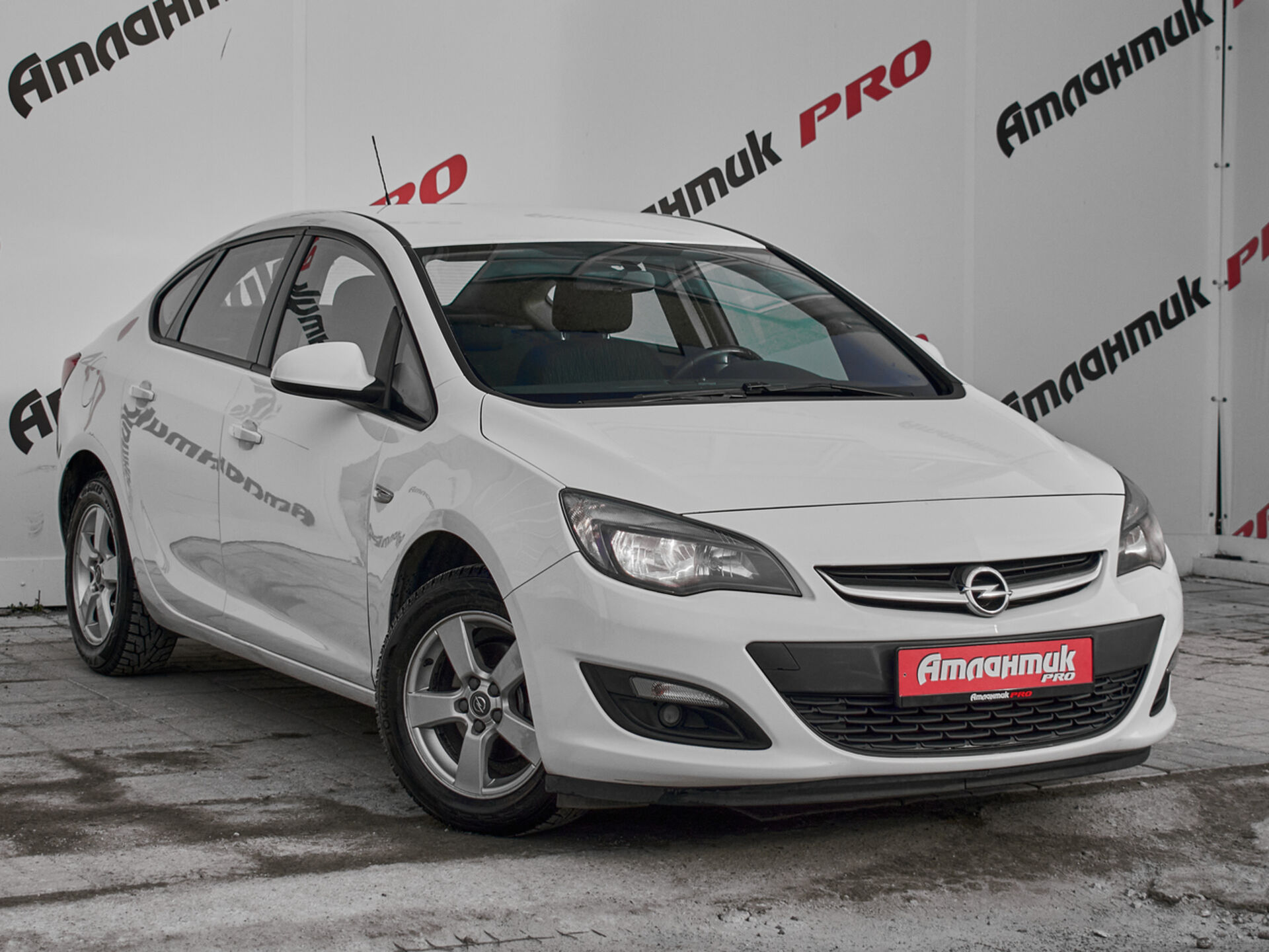 Купить Opel Astra 1.6 AT (115 л.с.), 2013 в Екатеренбурге
