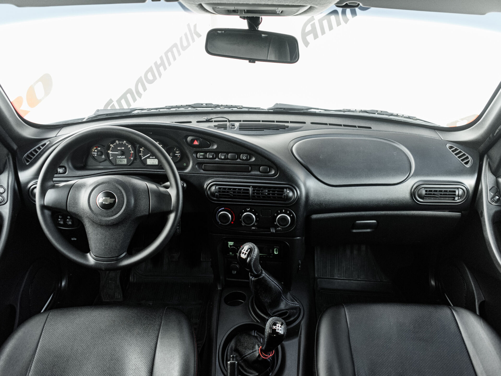 Купить Chevrolet Niva 1.7 MT (80 л.с.) 4WD, 2018 в Екатеренбурге