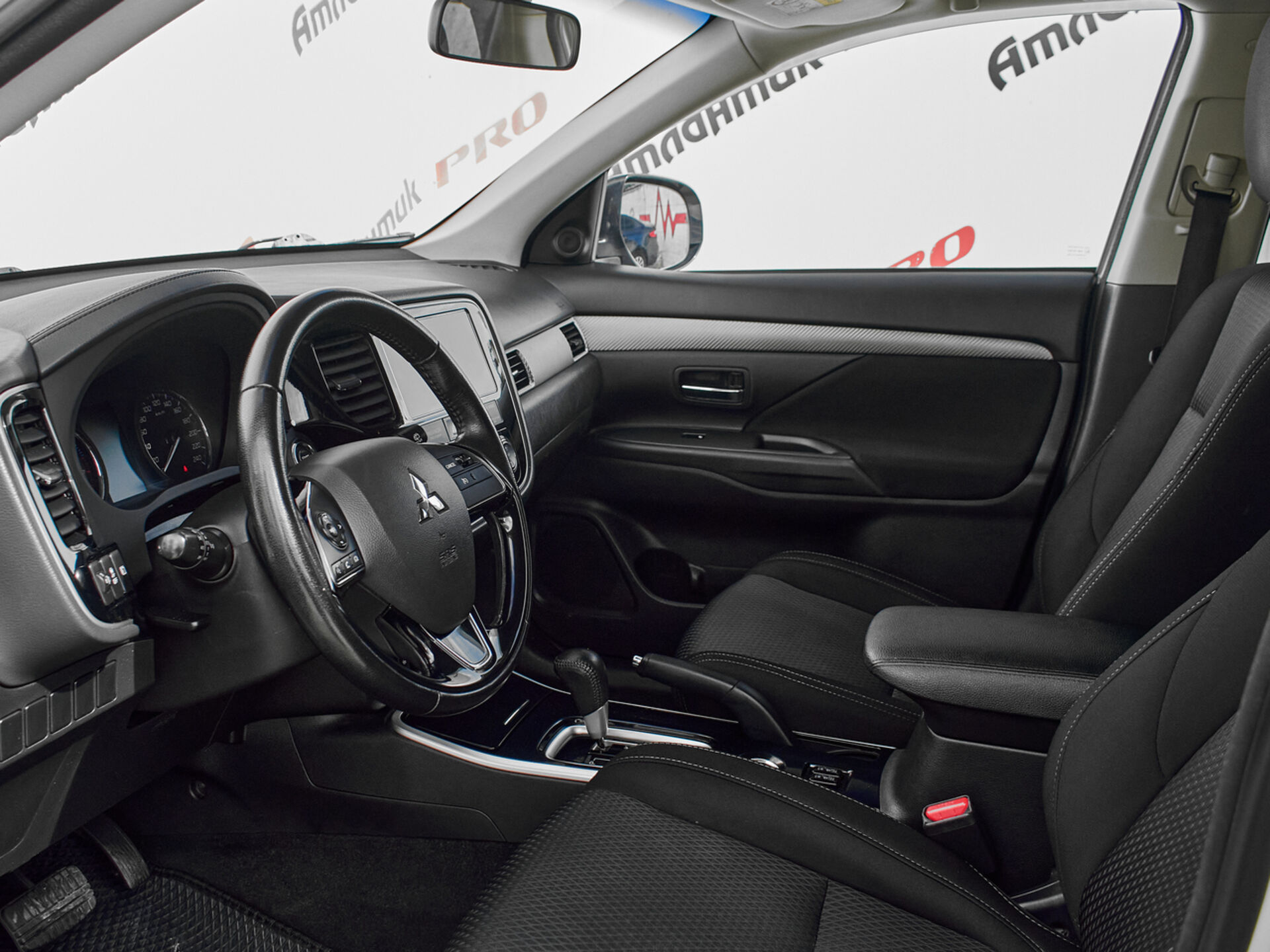 Купить Mitsubishi Outlander 2.0 CVT (146 л.с.) 4WD, 2017 в Екатеренбурге