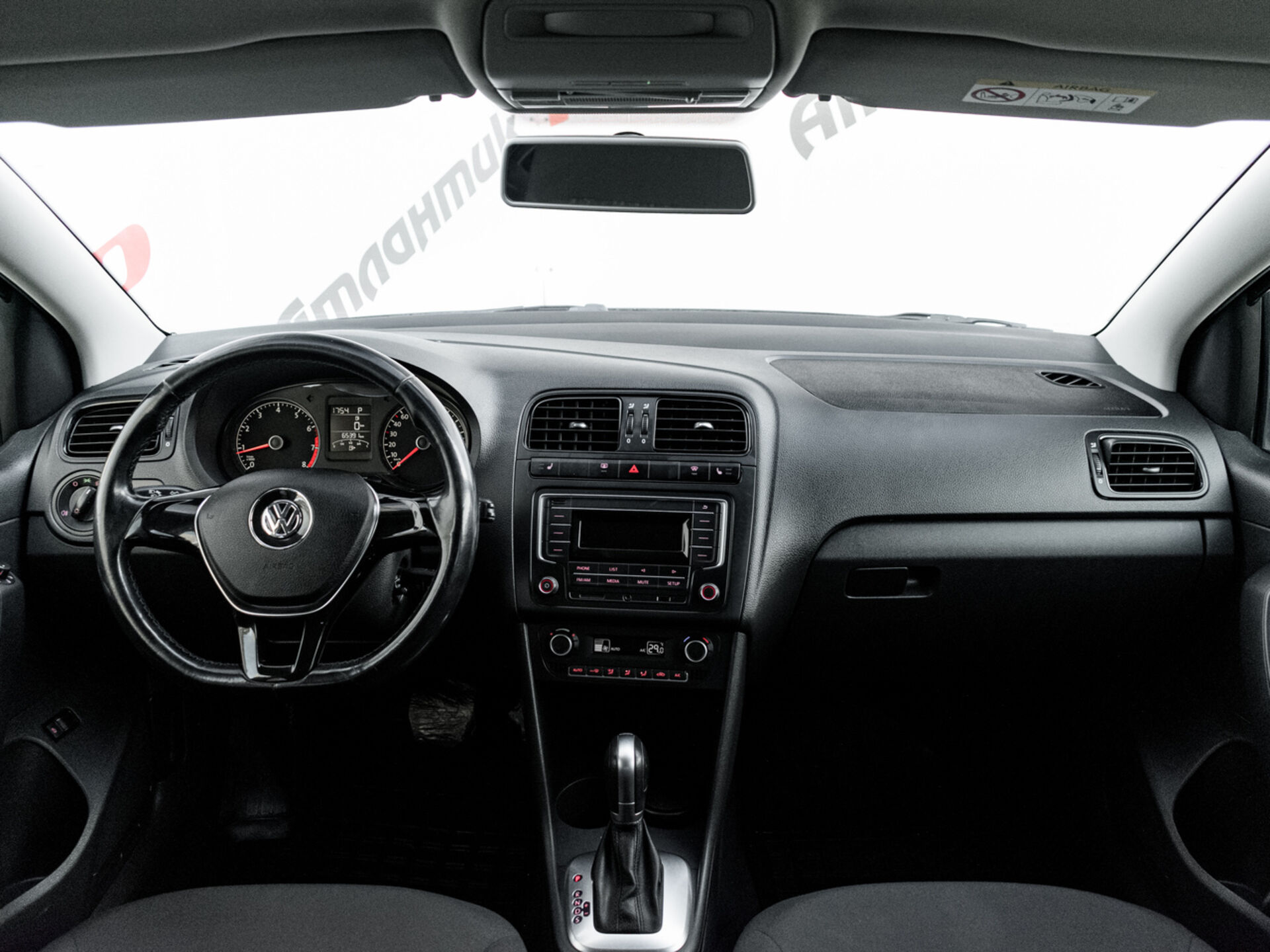 Купить Volkswagen Polo 1.6 AT (110 л.с.), 2017 в Екатеренбурге