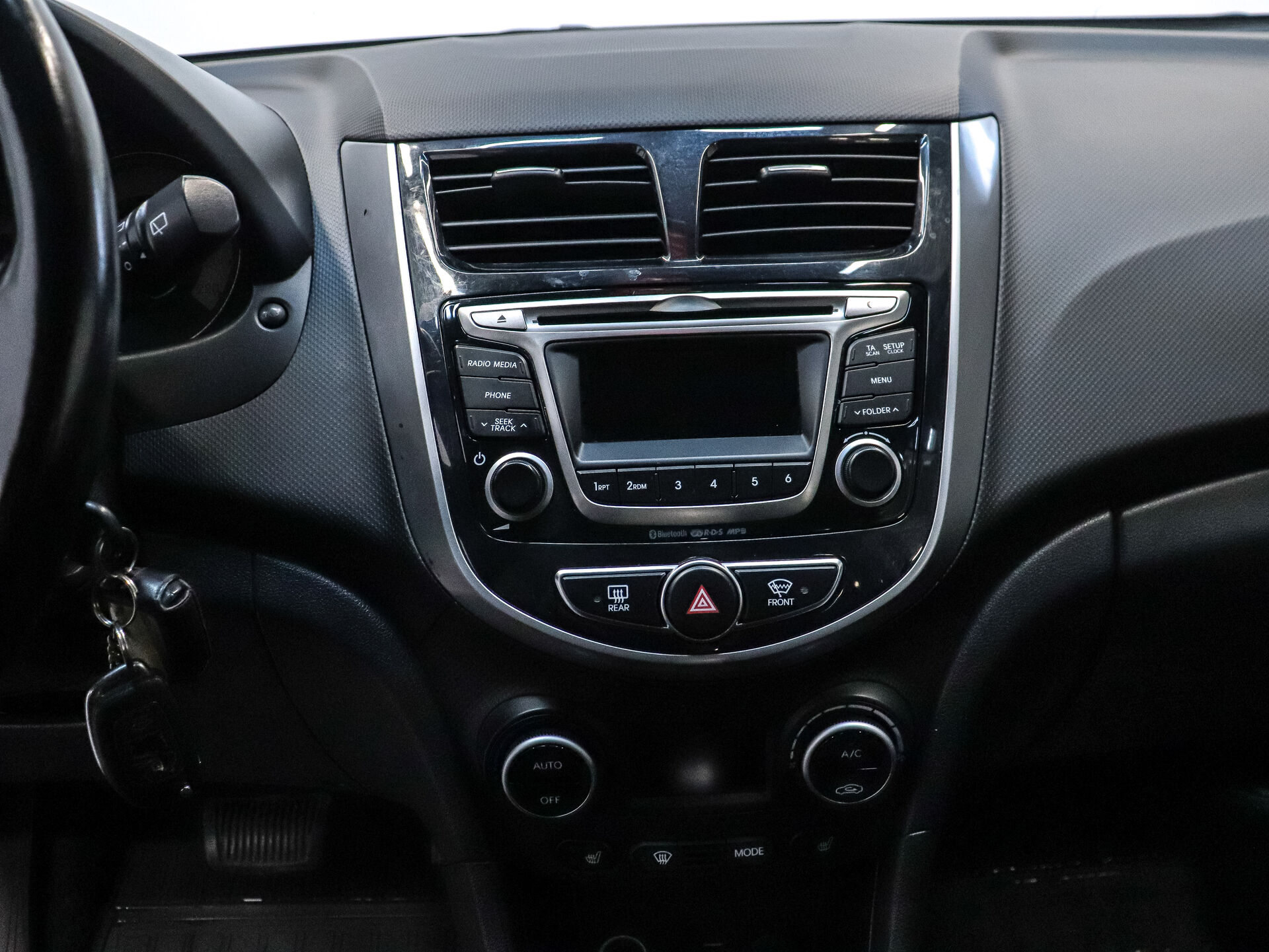 Hyundai Solaris 2015 13