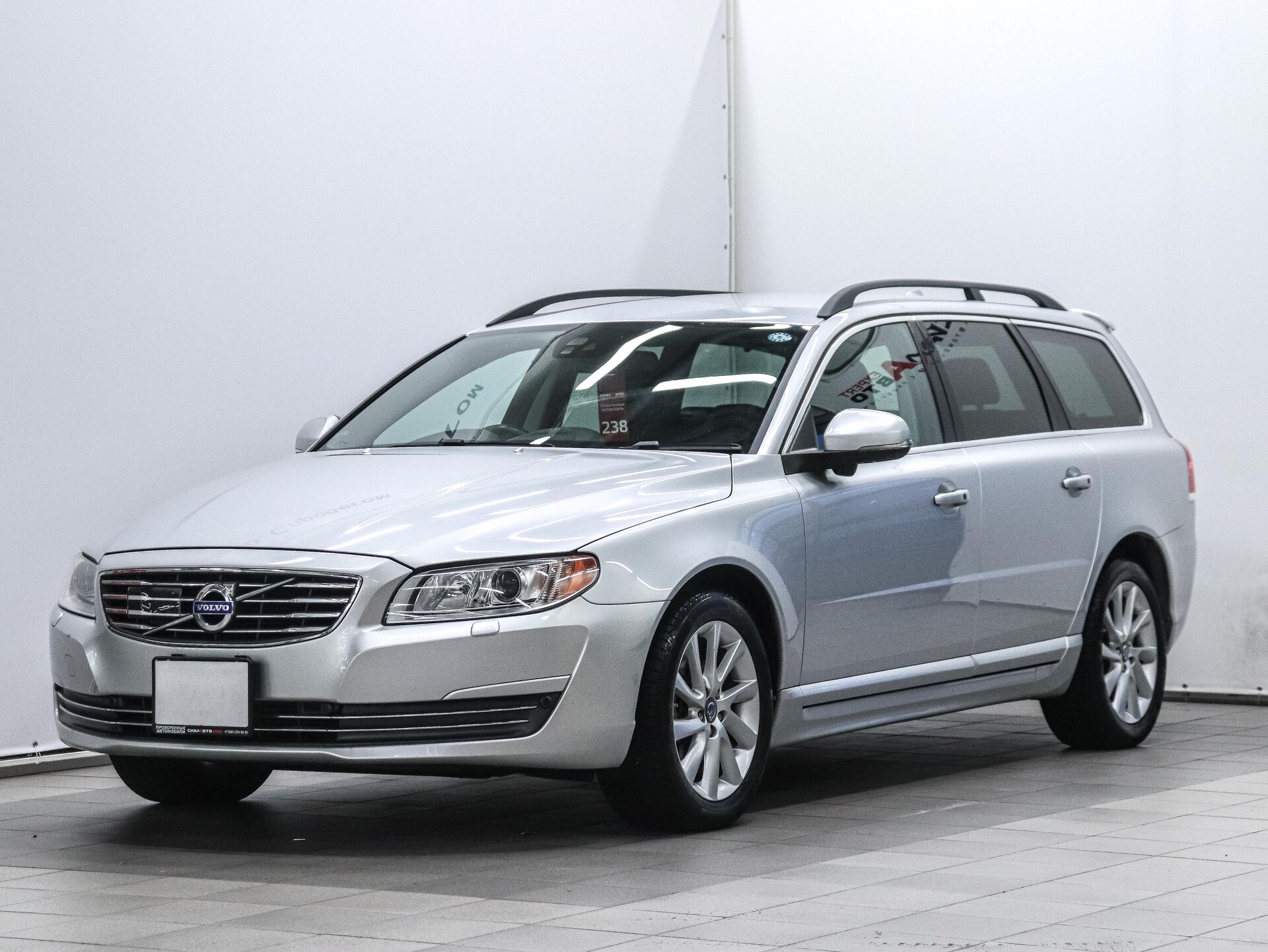 Volvo V70 2013 1