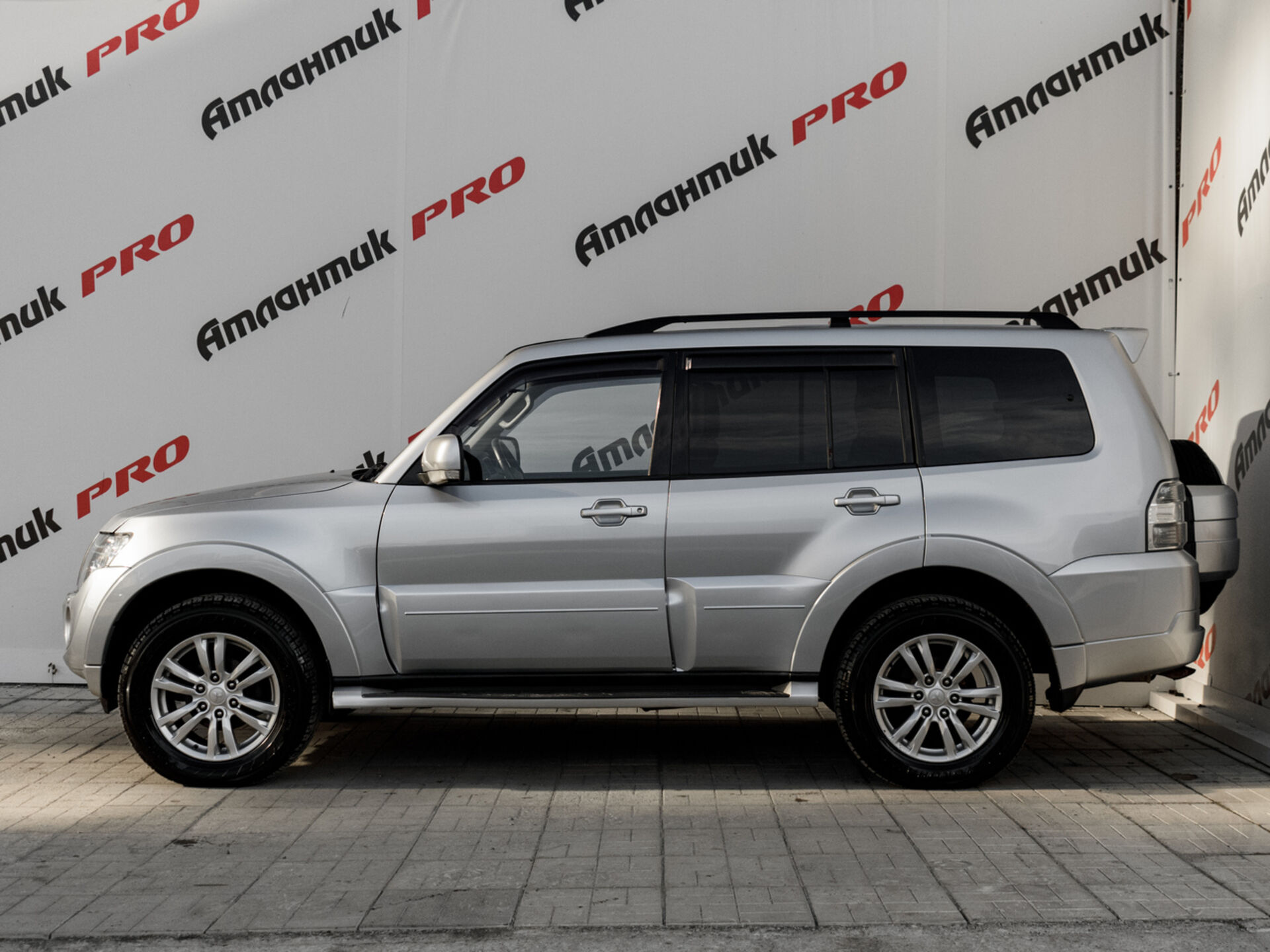 Купить Mitsubishi Pajero 3.0 AT (178 л.с.) 4WD, 2012 в Екатеренбурге