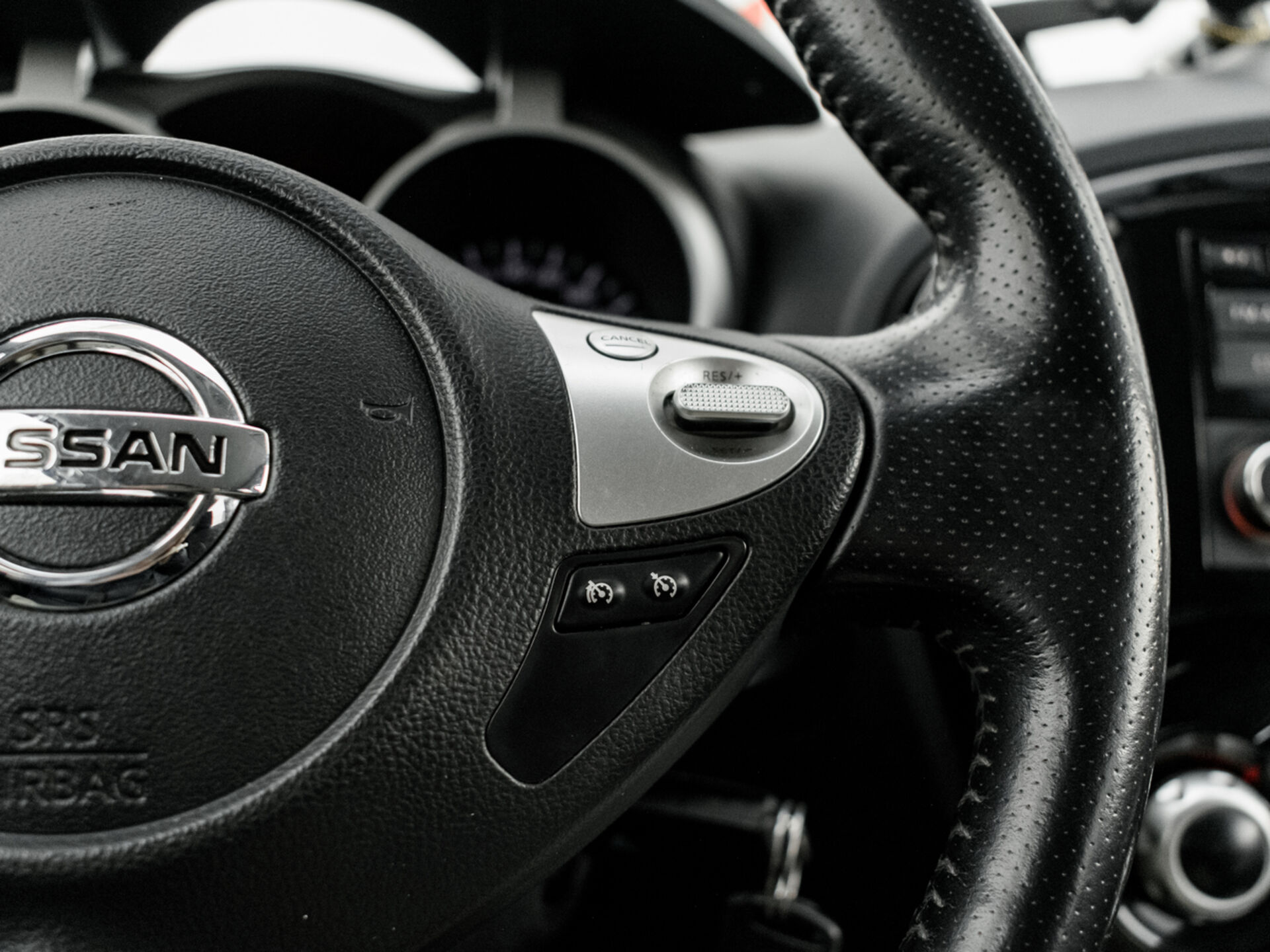 Купить Nissan Juke 1.6 CVT (117 л.с.), 2013 в Екатеренбурге