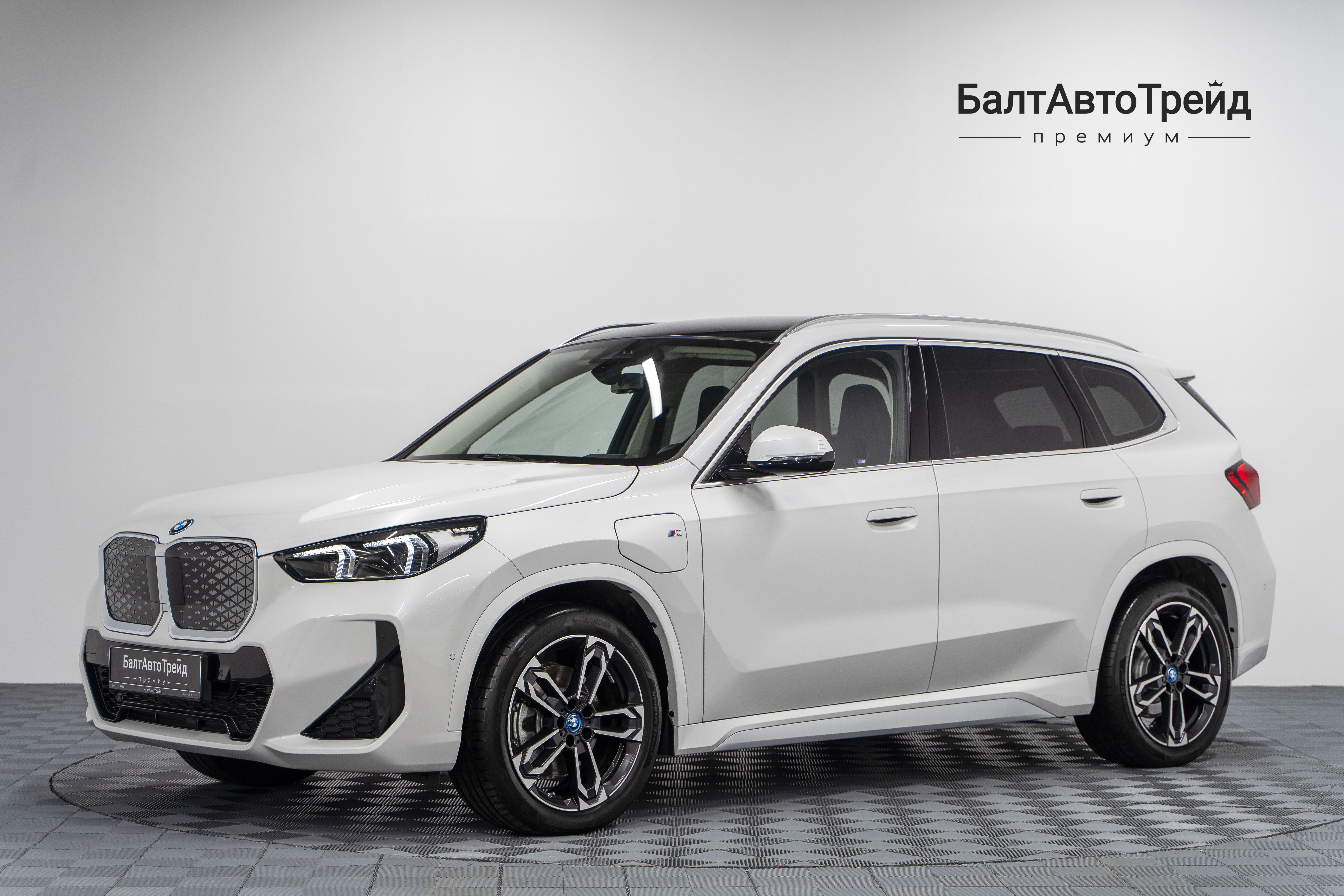 Автомобиль BMW iX1 xDrive 30 Electro AT (230 кВт) 4WD - 1