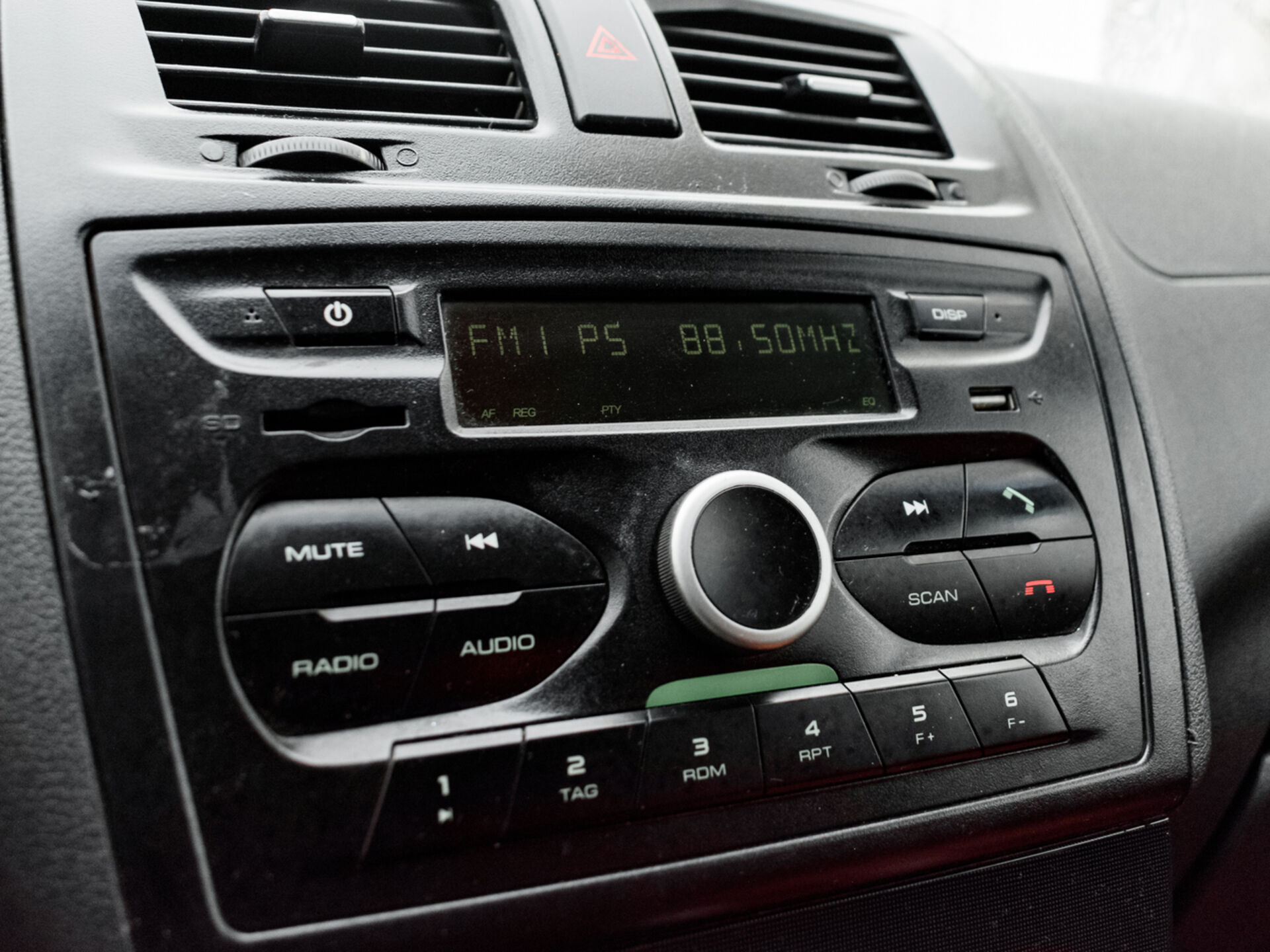 Купить Lada (ВАЗ) Kalina Cross 1.6 MT (106 л.с.), 2015 в Екатеренбурге