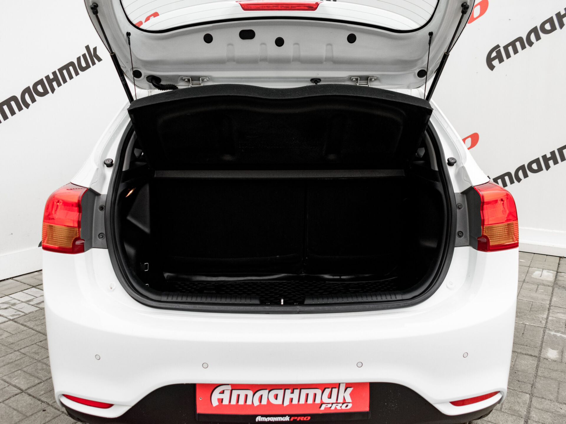 Купить Kia Rio 1.6 AT (123 л.с.), 2015 в Екатеренбурге