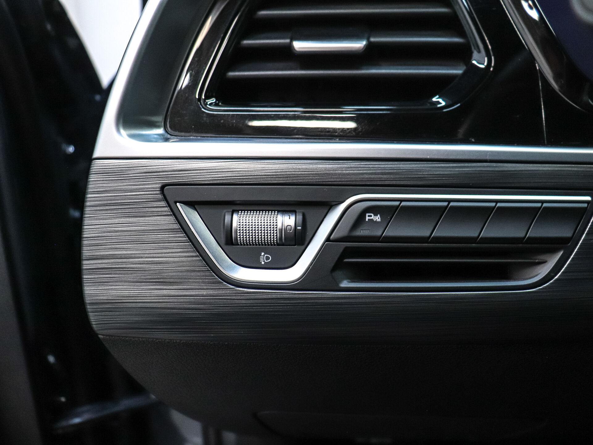Geely Tugella 2023 8