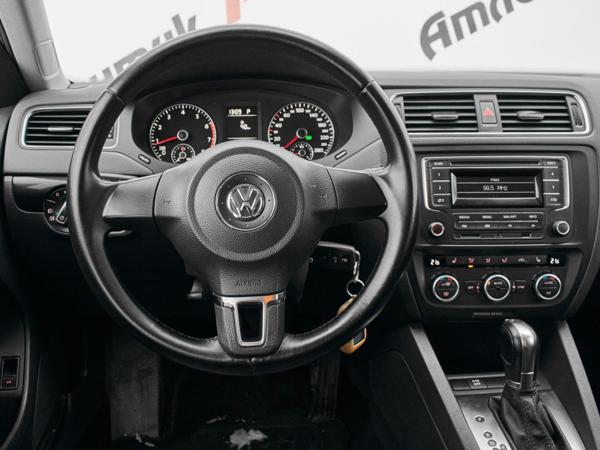 Купить Volkswagen Jetta 1.6 AT (105 л.с.), 2013 в Екатеренбурге