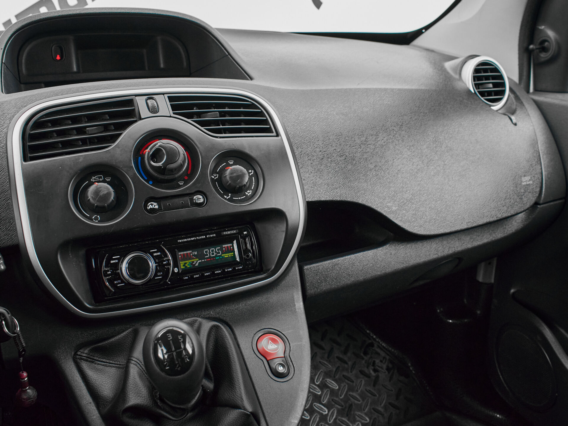 Купить Renault Kangoo 1.6 MT (102 л.с.), 2013 в Екатеренбурге