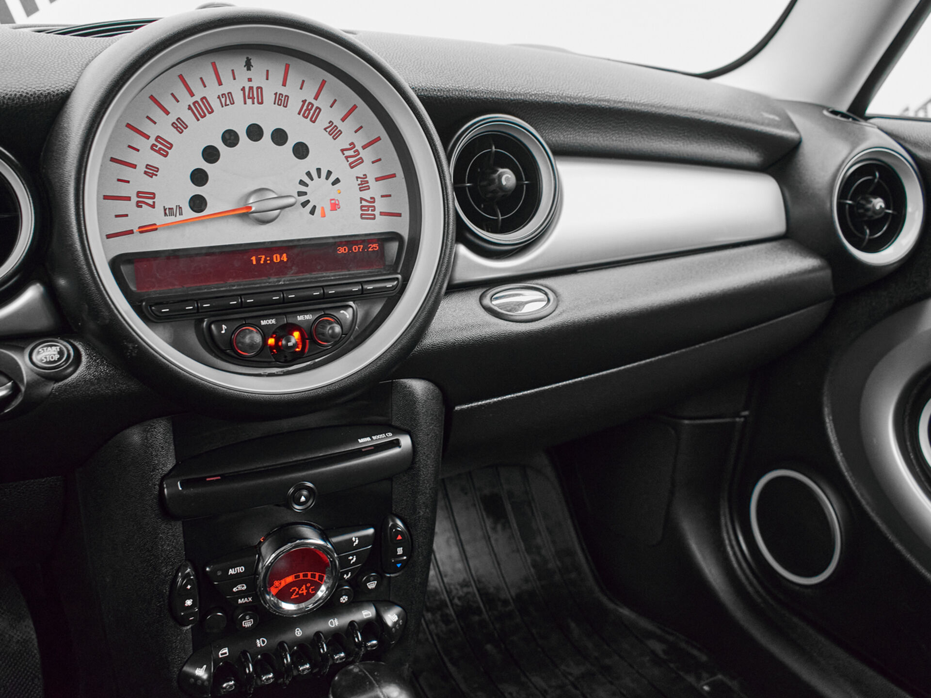 Купить MINI Hatch Cooper 1.6 AT (122 л.с.), 2011 в Екатеренбурге