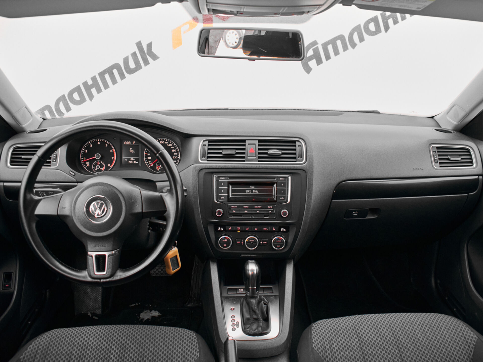 Купить Volkswagen Jetta 1.6 AT (105 л.с.), 2013 в Екатеренбурге