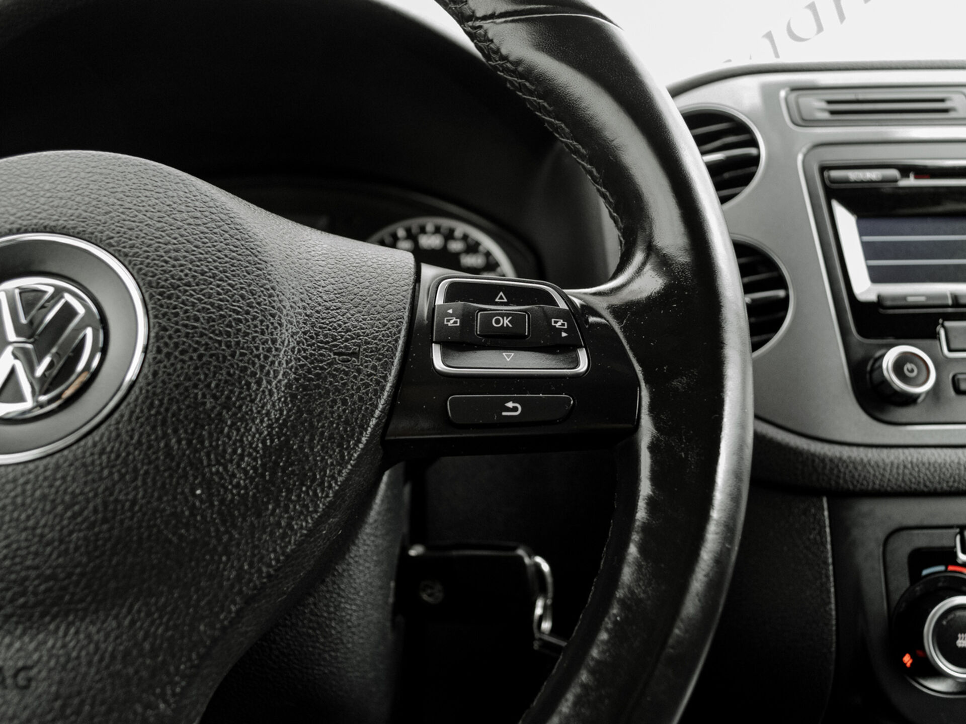 Купить Volkswagen Tiguan 1.4 AMT (150 л.с.), 2015 в Екатеренбурге