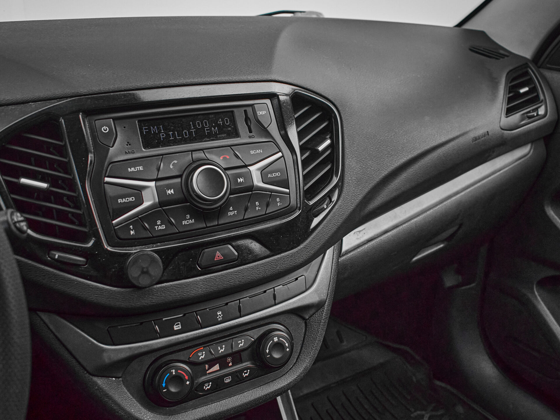 Купить Lada (ВАЗ) Vesta 1.6 MT (106 л.с.), 2016 в Екатеренбурге