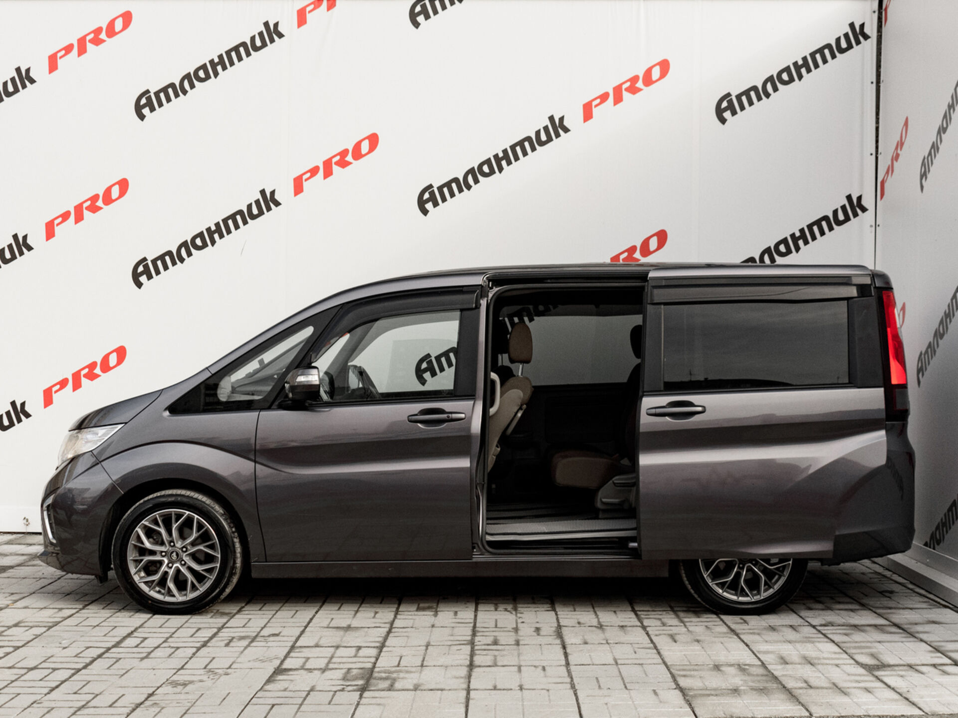 Купить Honda Stepwgn Spada 1.5 CVT (150 л.с.), 2018 в Екатеренбурге