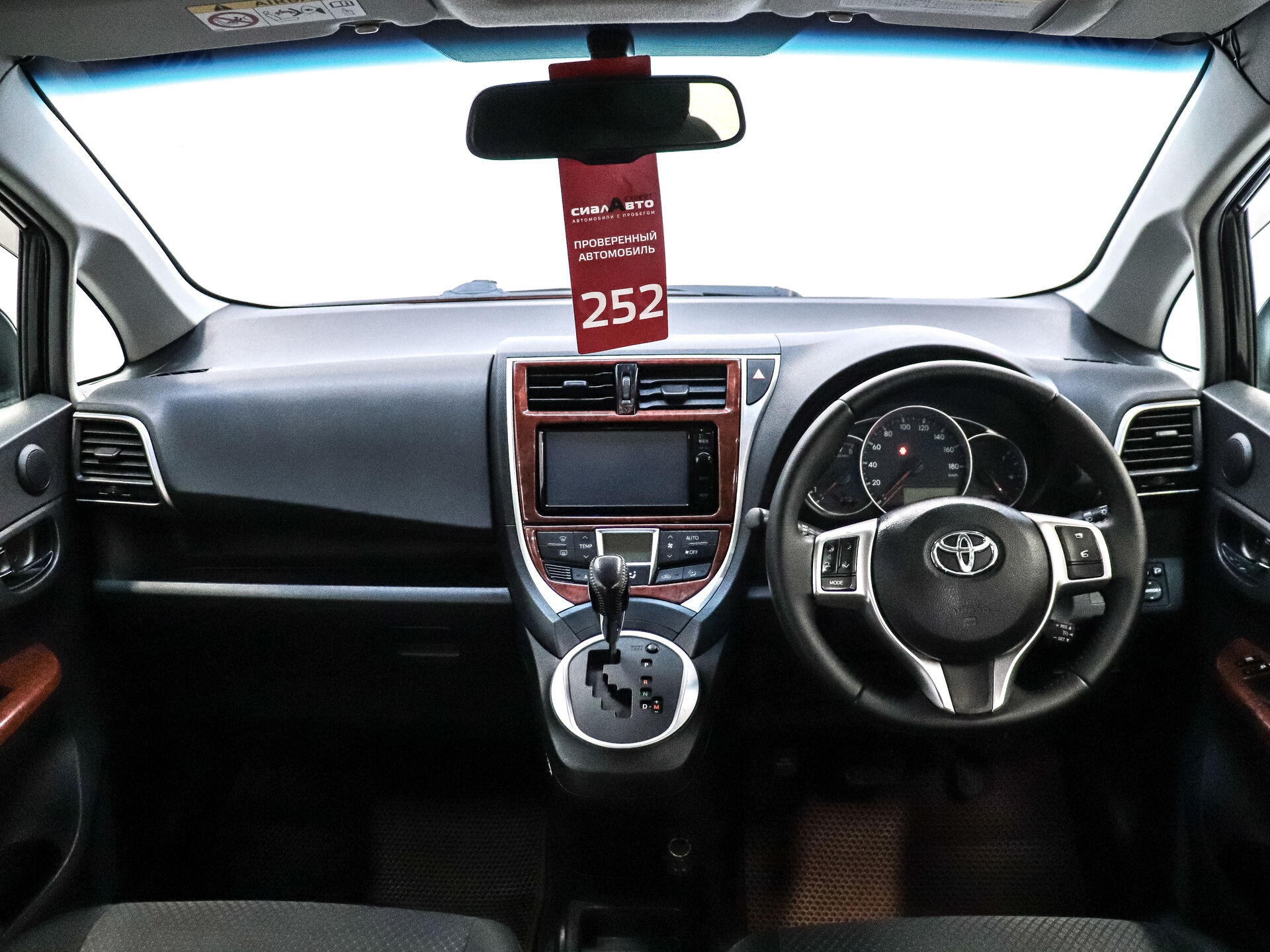 Toyota Ractis 2016 12