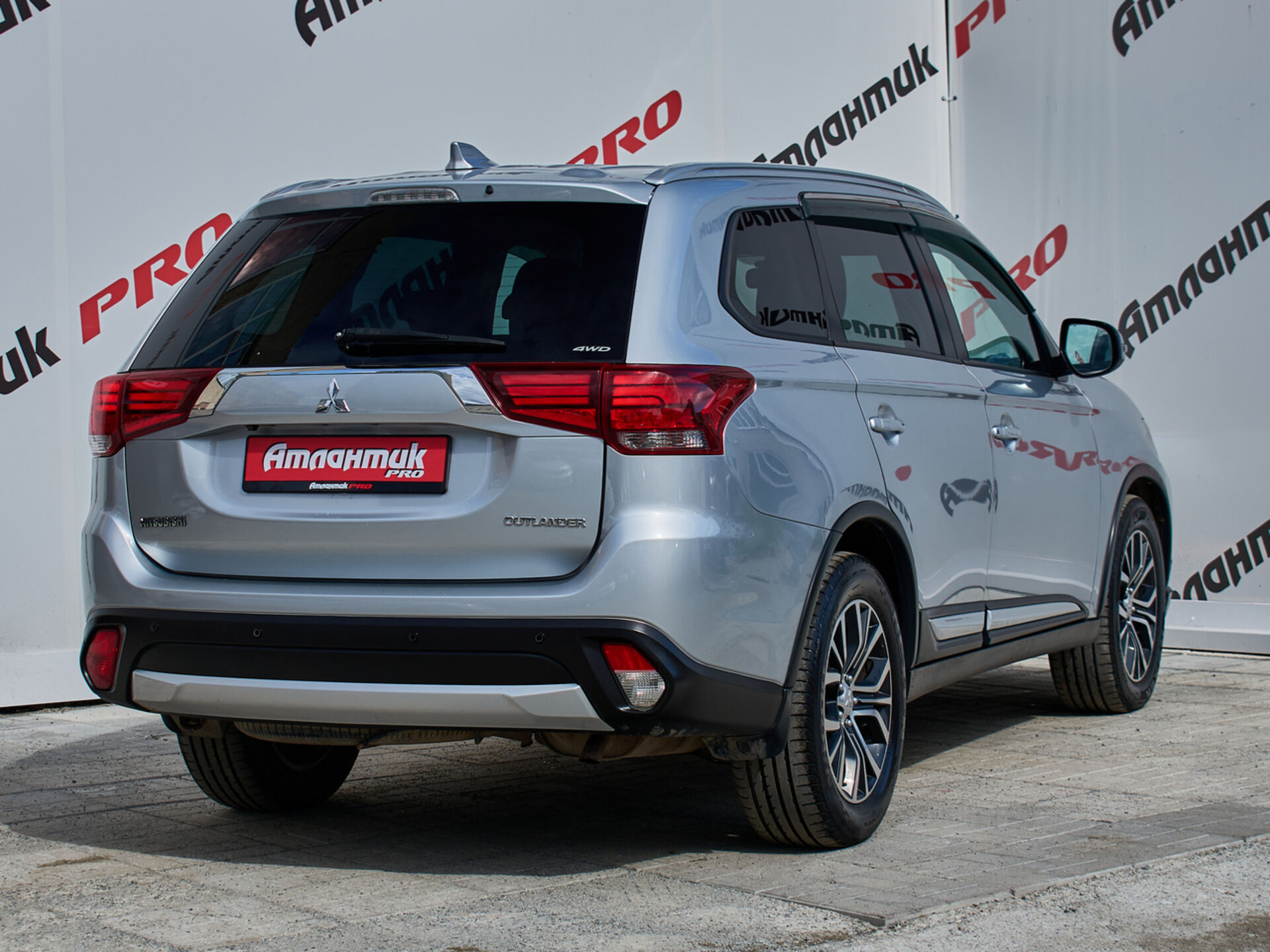 Купить Mitsubishi Outlander 2.0 CVT (146 л.с.) 4WD, 2017 в Екатеренбурге