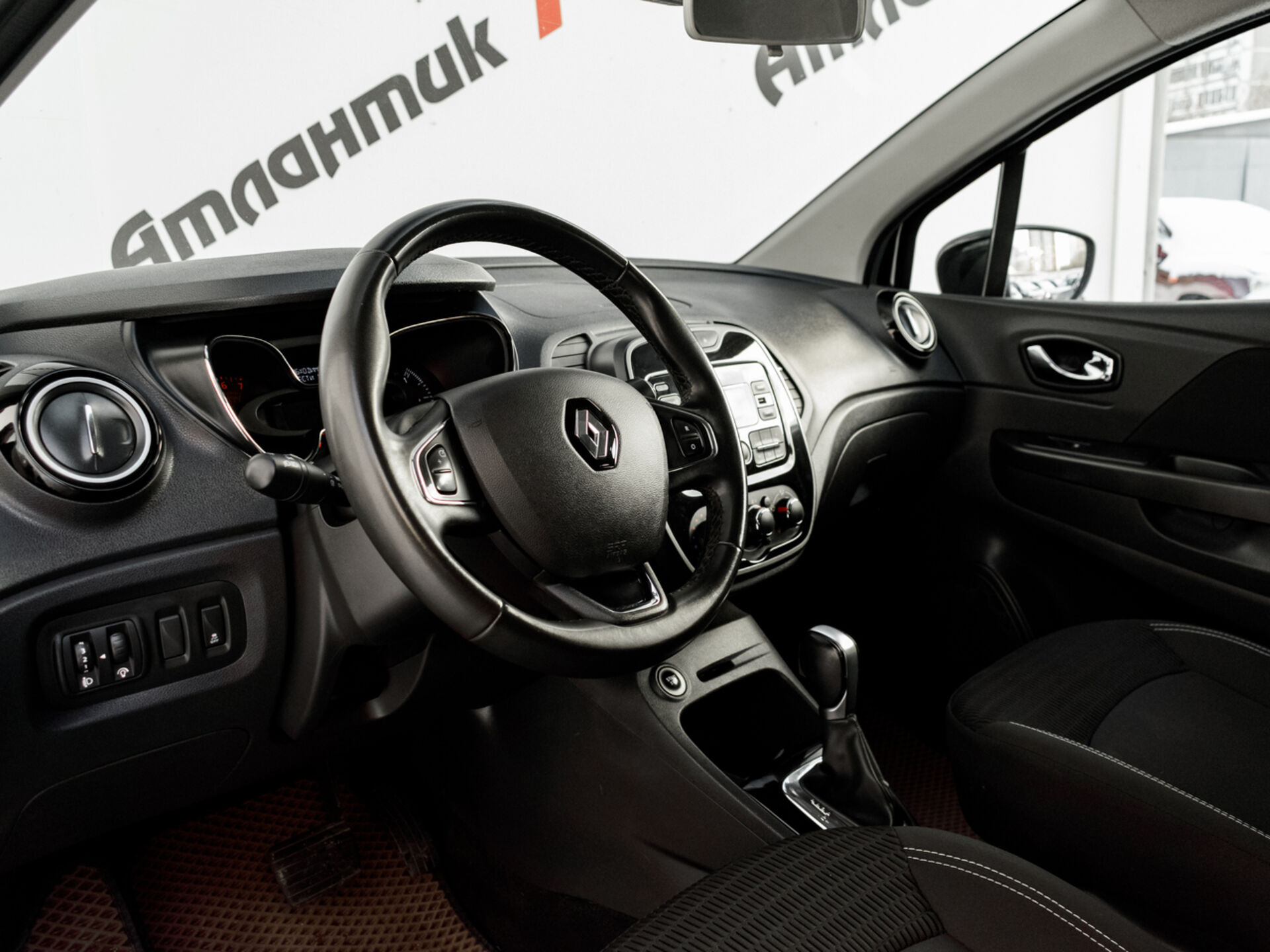 Купить Renault Kaptur 1.6 CVT (114 л.с.), 2019 в Екатеренбурге