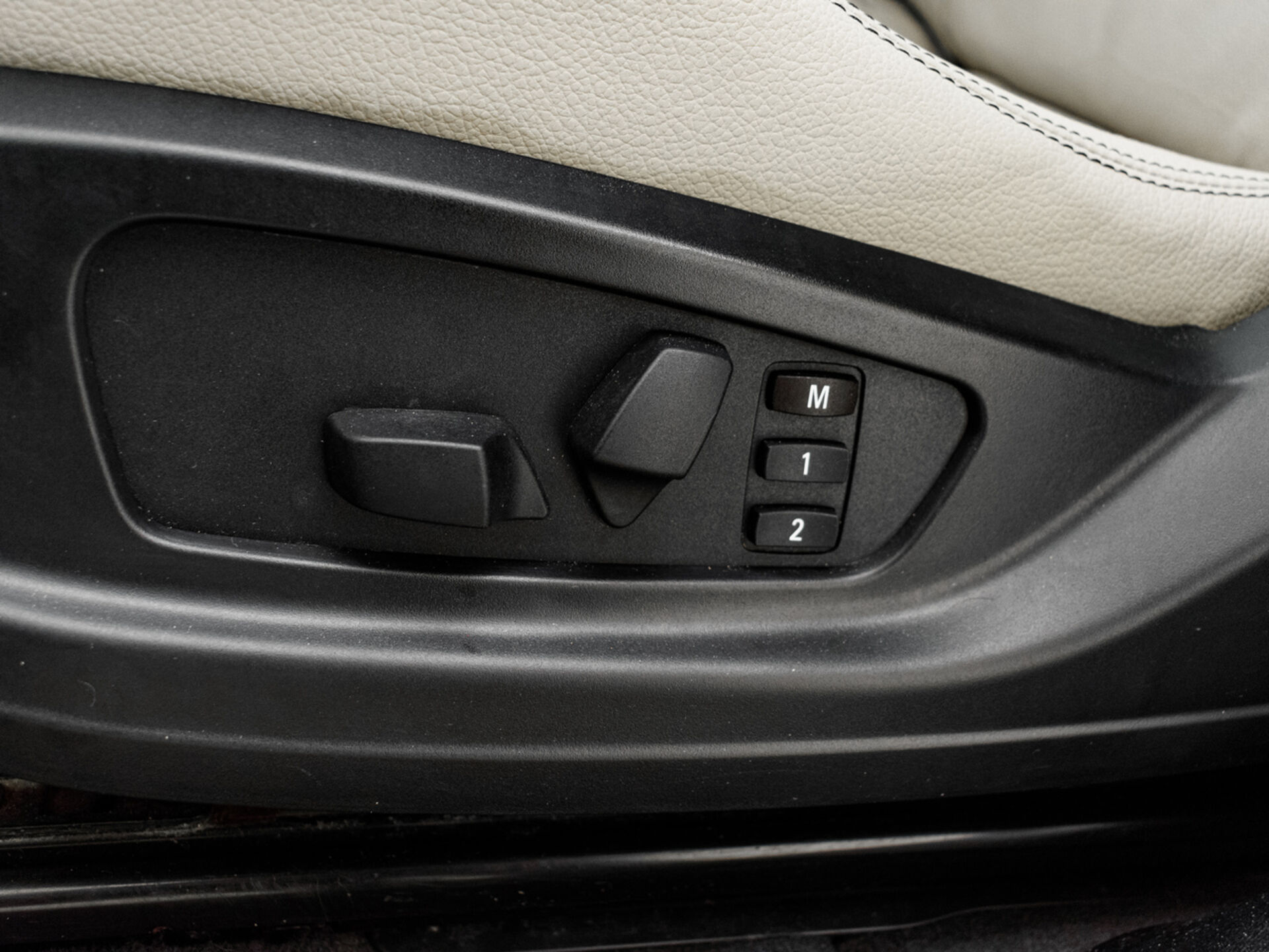 Купить BMW X6 35i 3.0 AT (306 л.с.) 4WD, 2013 в Екатеренбурге