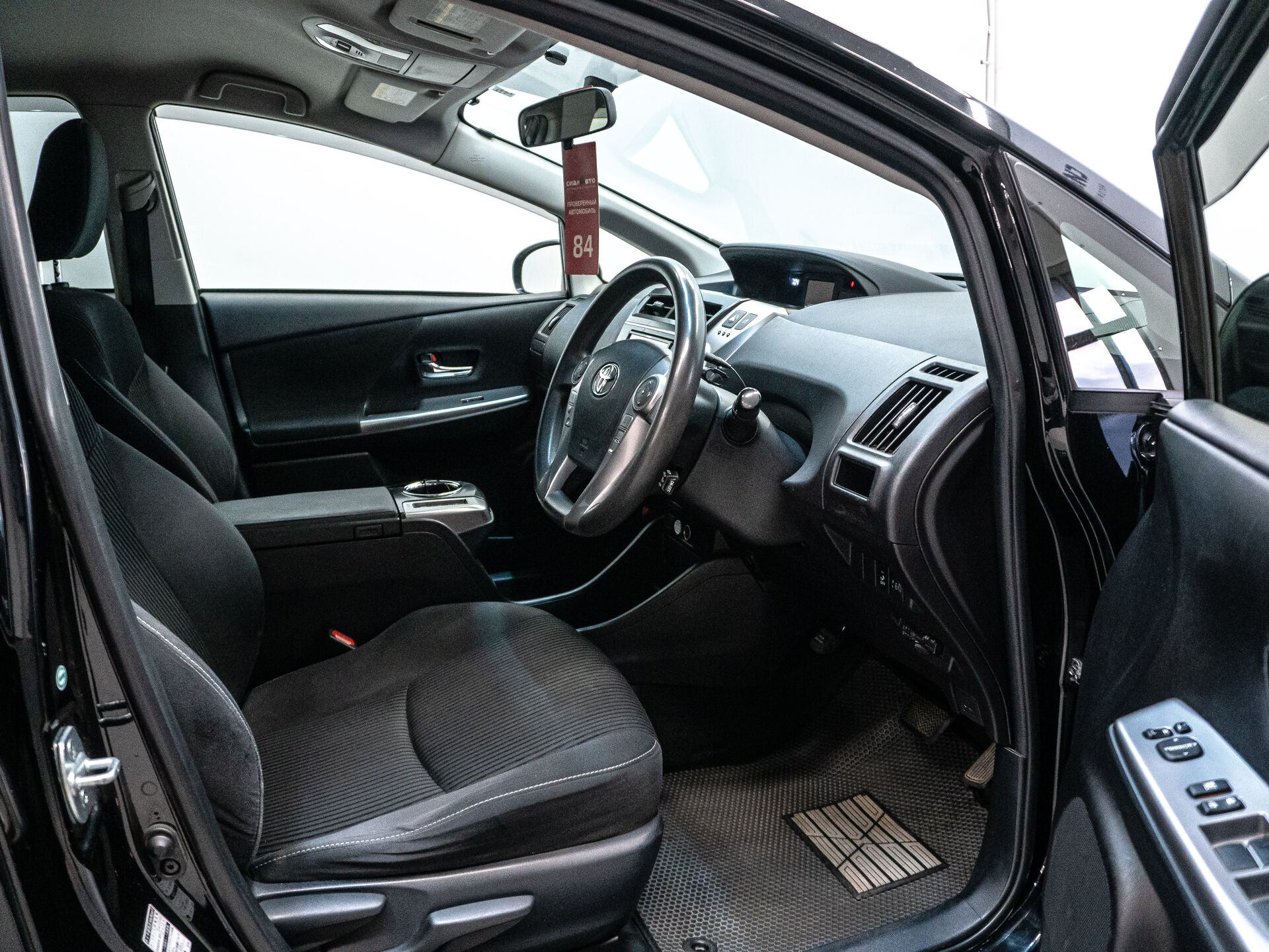 Toyota Prius Alpha 2015 9