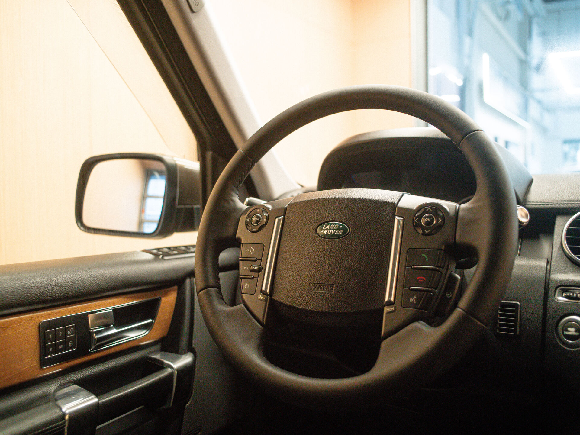 Land Rover Discovery 2012 16