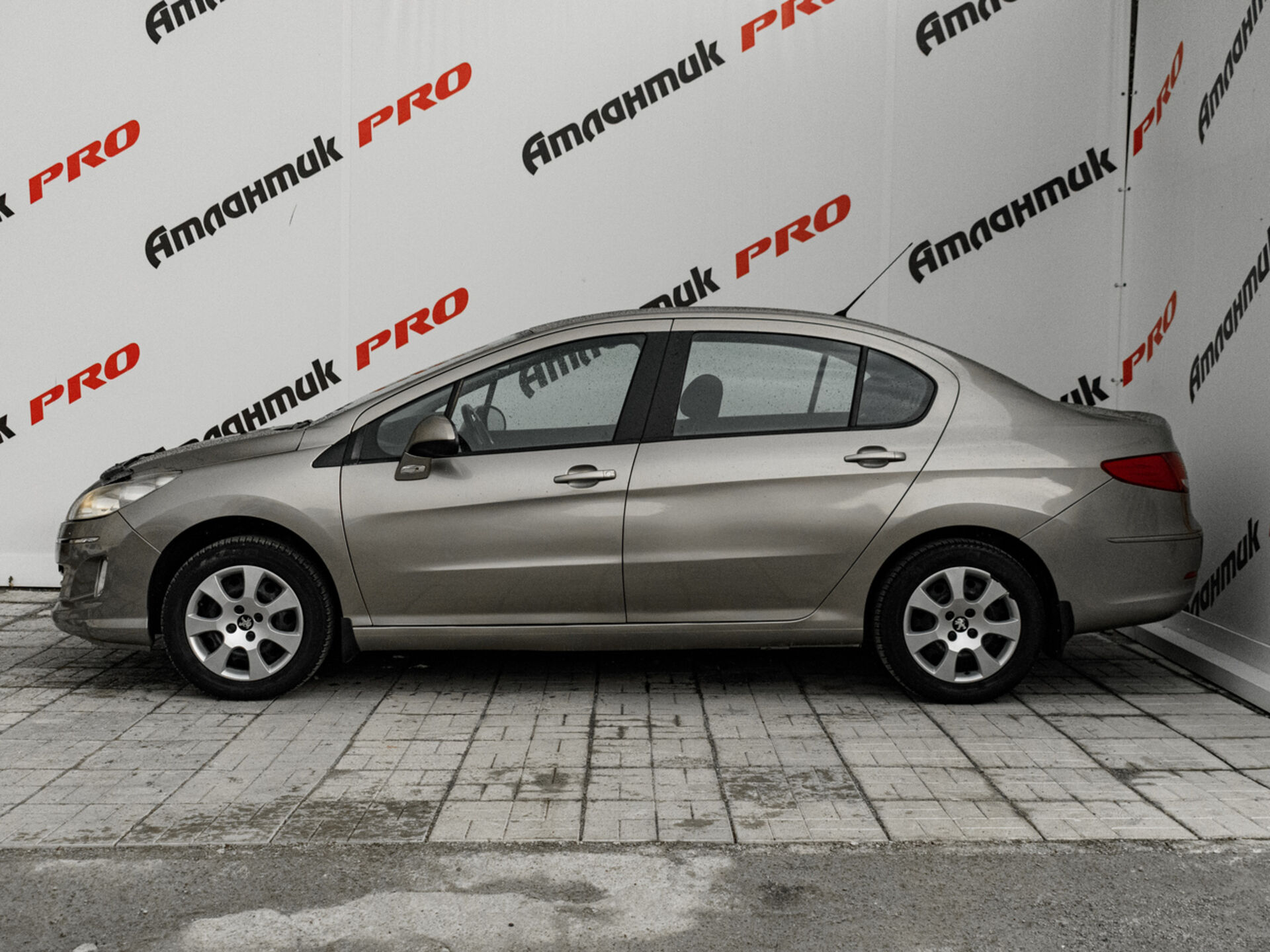 Купить Peugeot 408 1.6 MT (115 л.с.), 2015 в Екатеренбурге